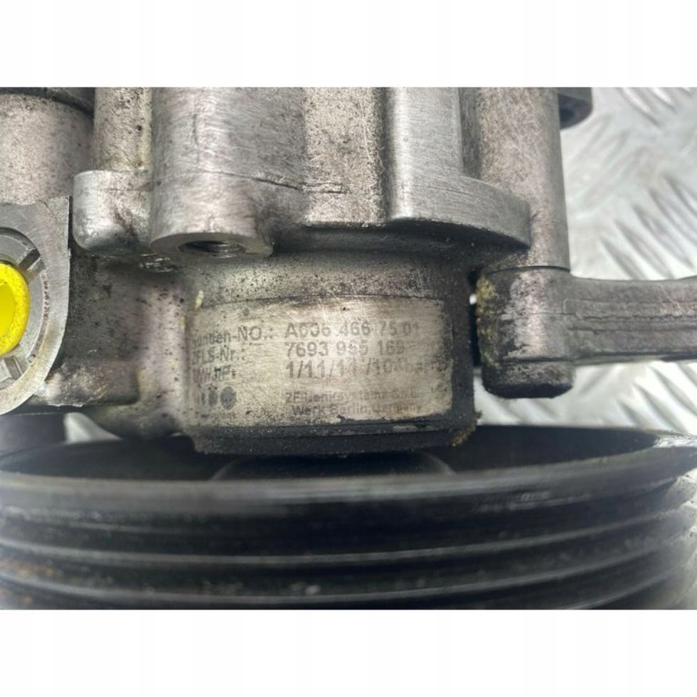 Mercedes C200 CGI S204 servo pump A0064667501 1.8 M271