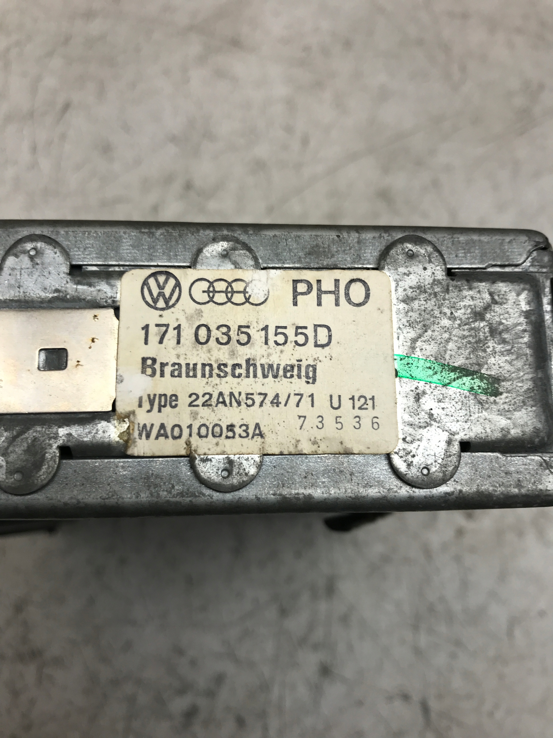 RADIO SAMOCHODOWE MUU VW AUDI 171035155D RETRO