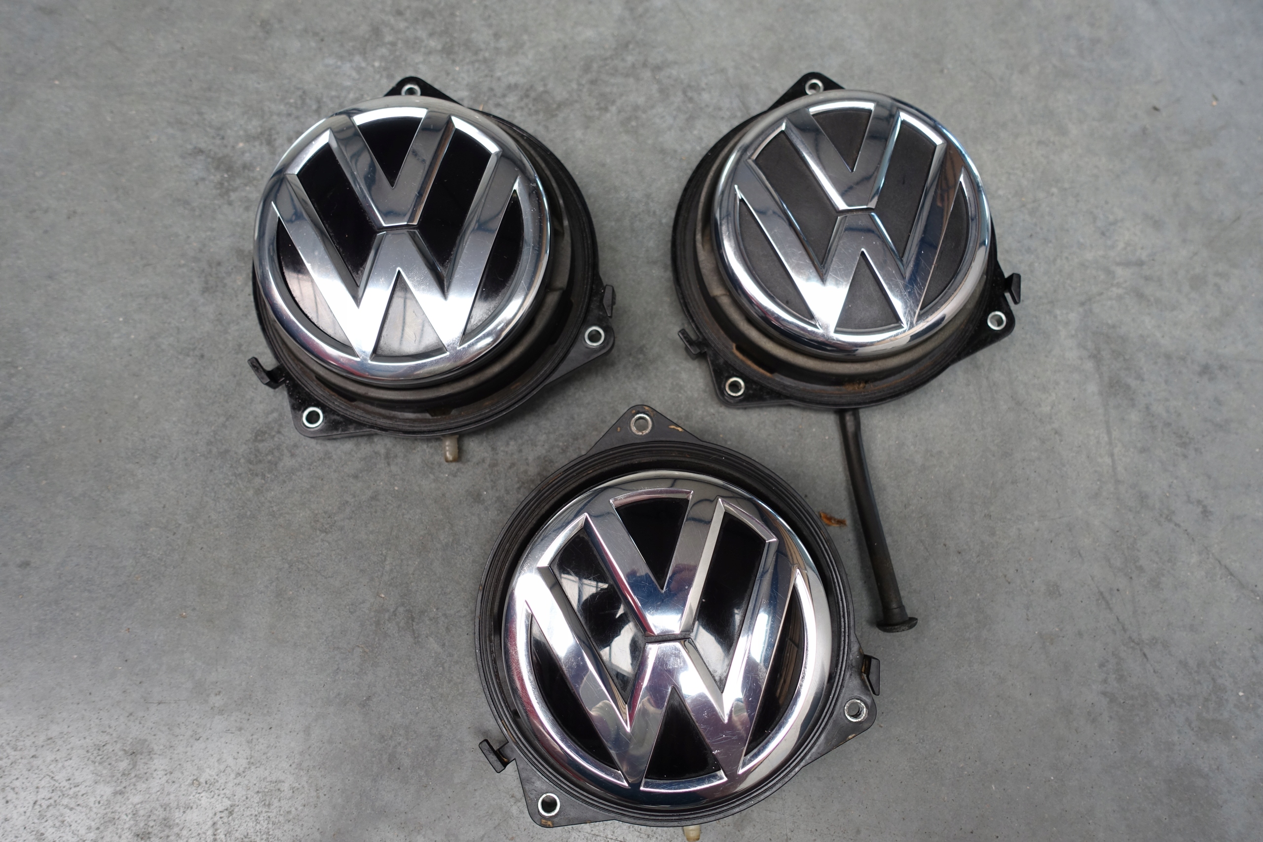 VW BEETLE 5C KLAMKA EMBLEMAT KLAPY BAGAŻNIKA GOLF VI PASSAT B7 CC