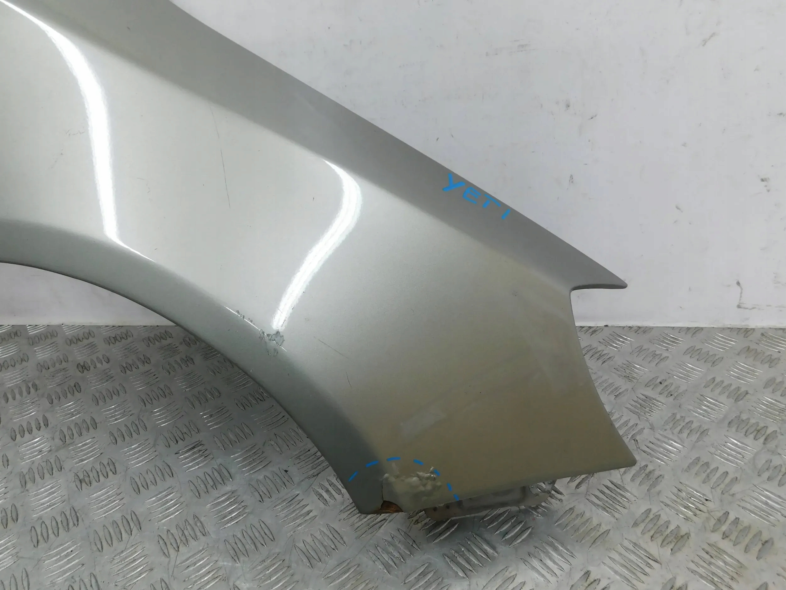 fender front front right SKODA FABIA II ROOMSTER