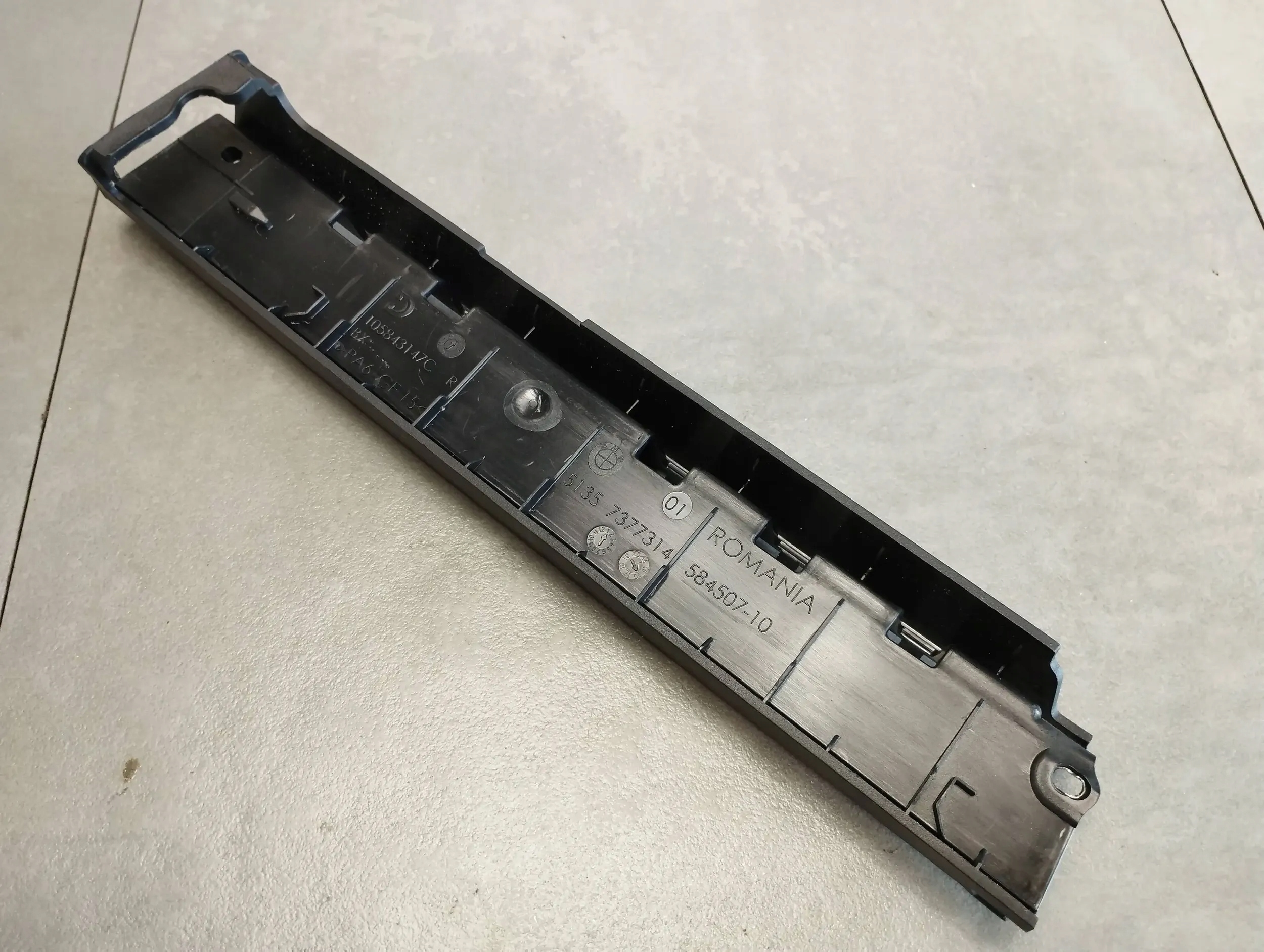 BMW 7 G11 moulding windows right rear part 7377314