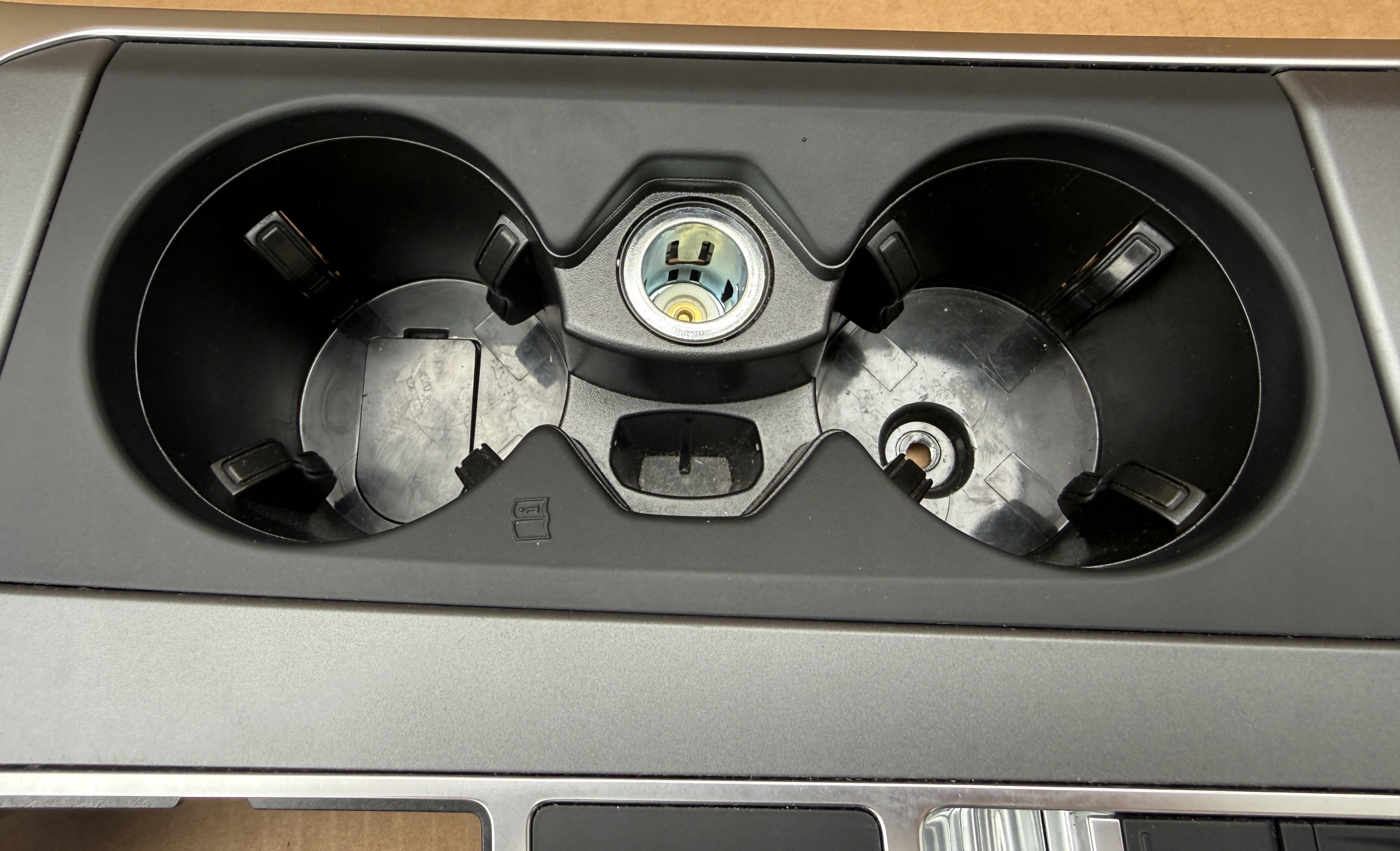 DEKOR consoles TUNELU AUDI A6 C8 4K1864261 original