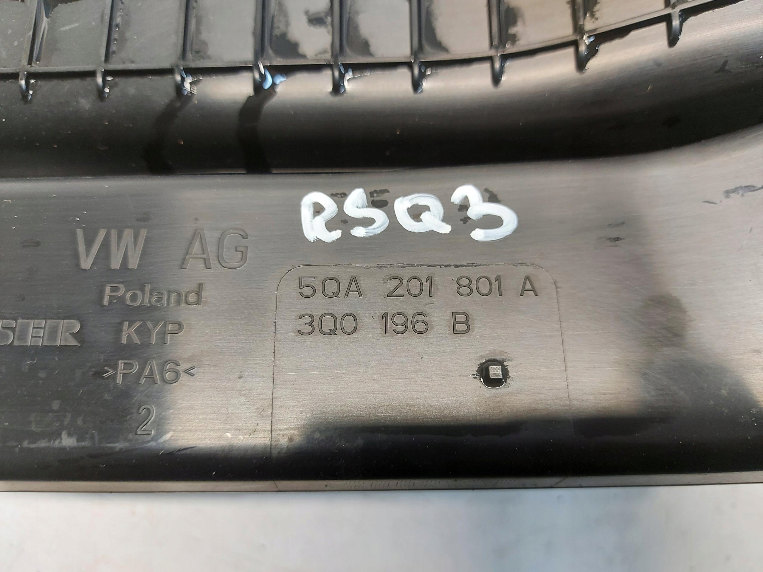 Audi RSQ3 Q3 83A 2022r Kohlenstofffilter 5QA201801A