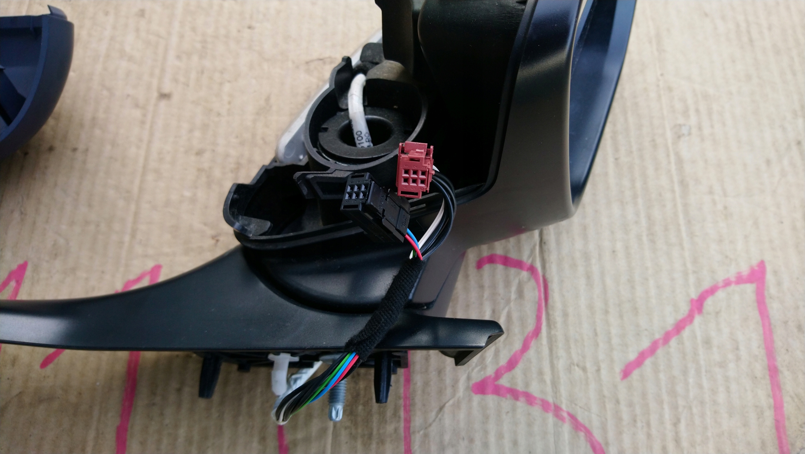 зеркало левое peugeot 208 и