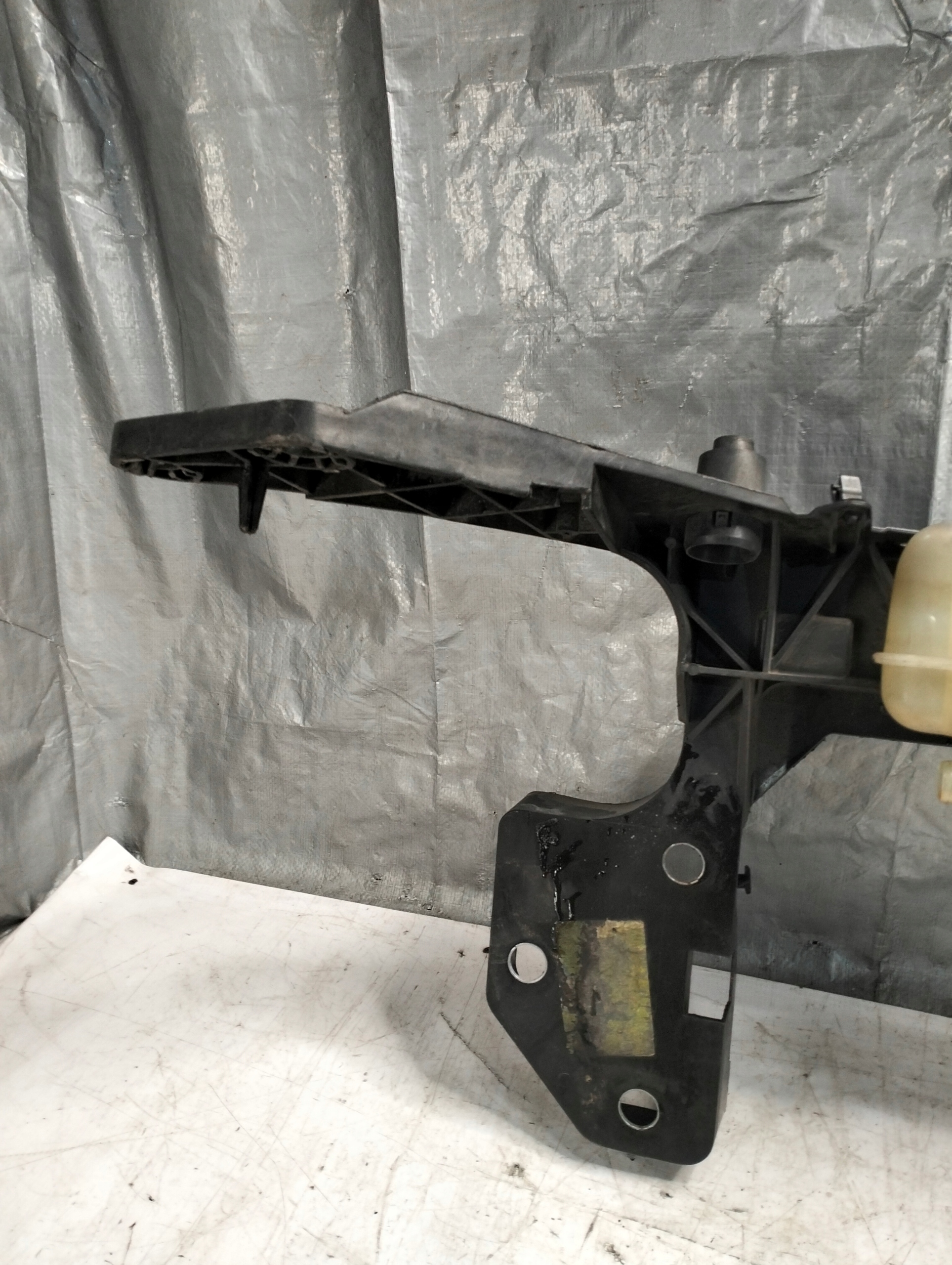 support panel for radiators pillar RENAULT CLIO III 1.5DCI 50KW 2006r 8200290143K