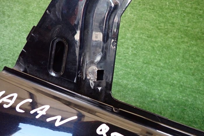 PORSCHE MACAN 95B 14- door right rear. rear part