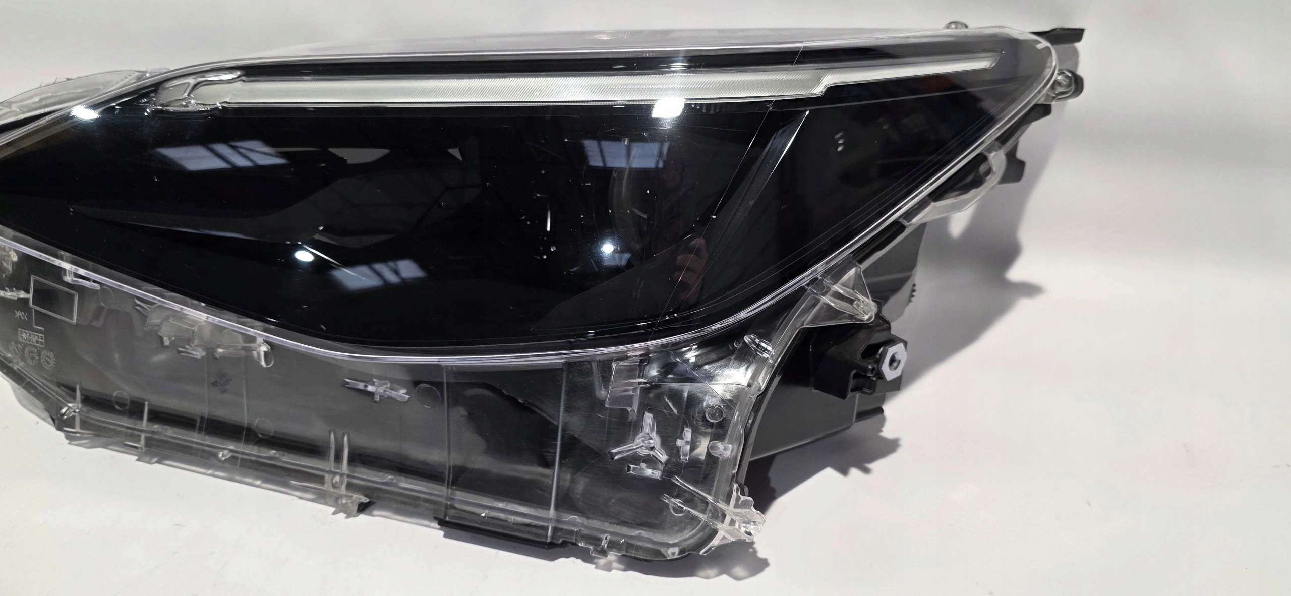 light left front lens LED TOYOTA YARIS CROSS 20- original E
