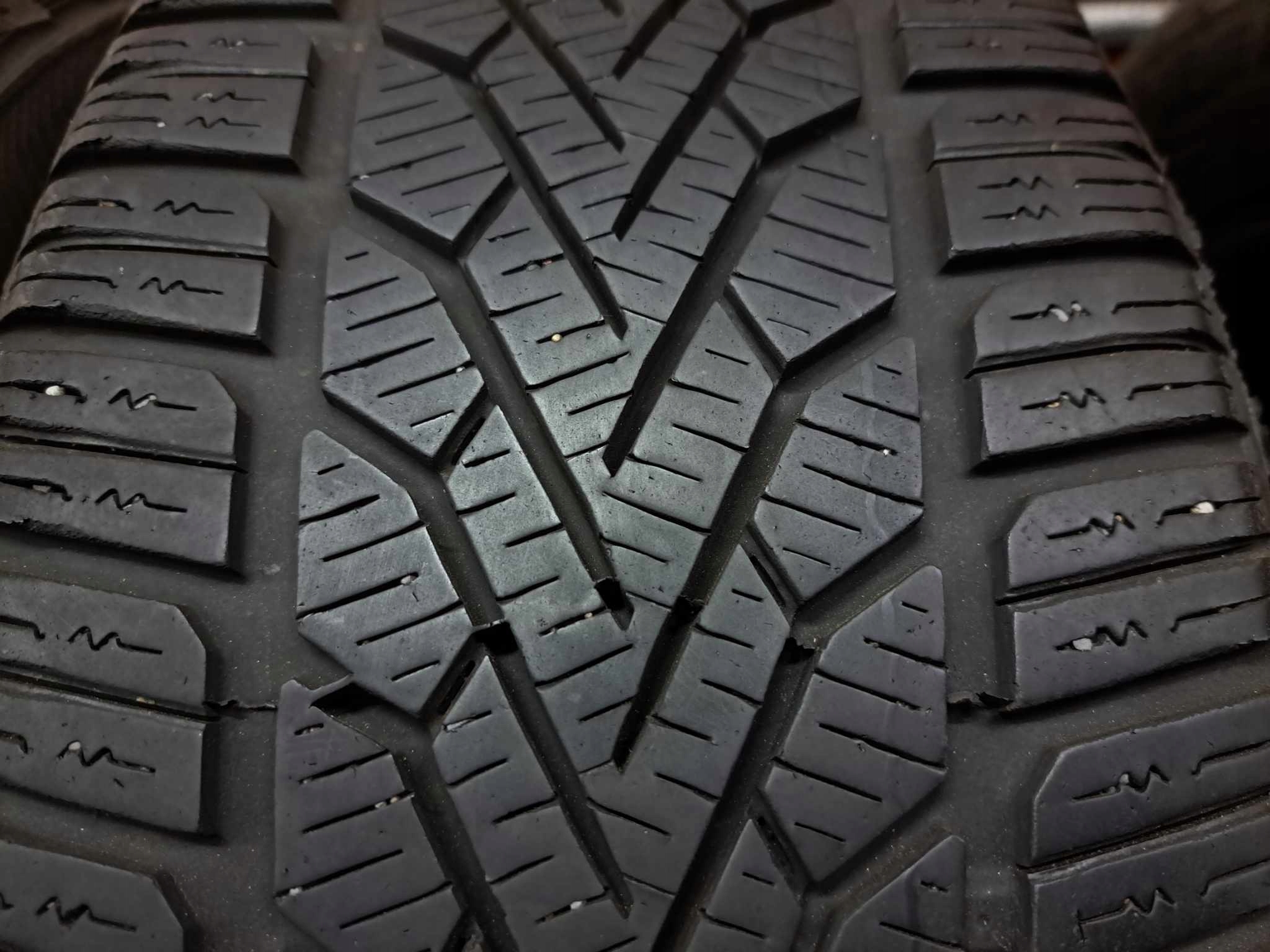 205/60R16 92H Semperit Speed- Grip 2 CENA ZA KOMPLET Liczba opon w ofercie Komplet 4 szt.