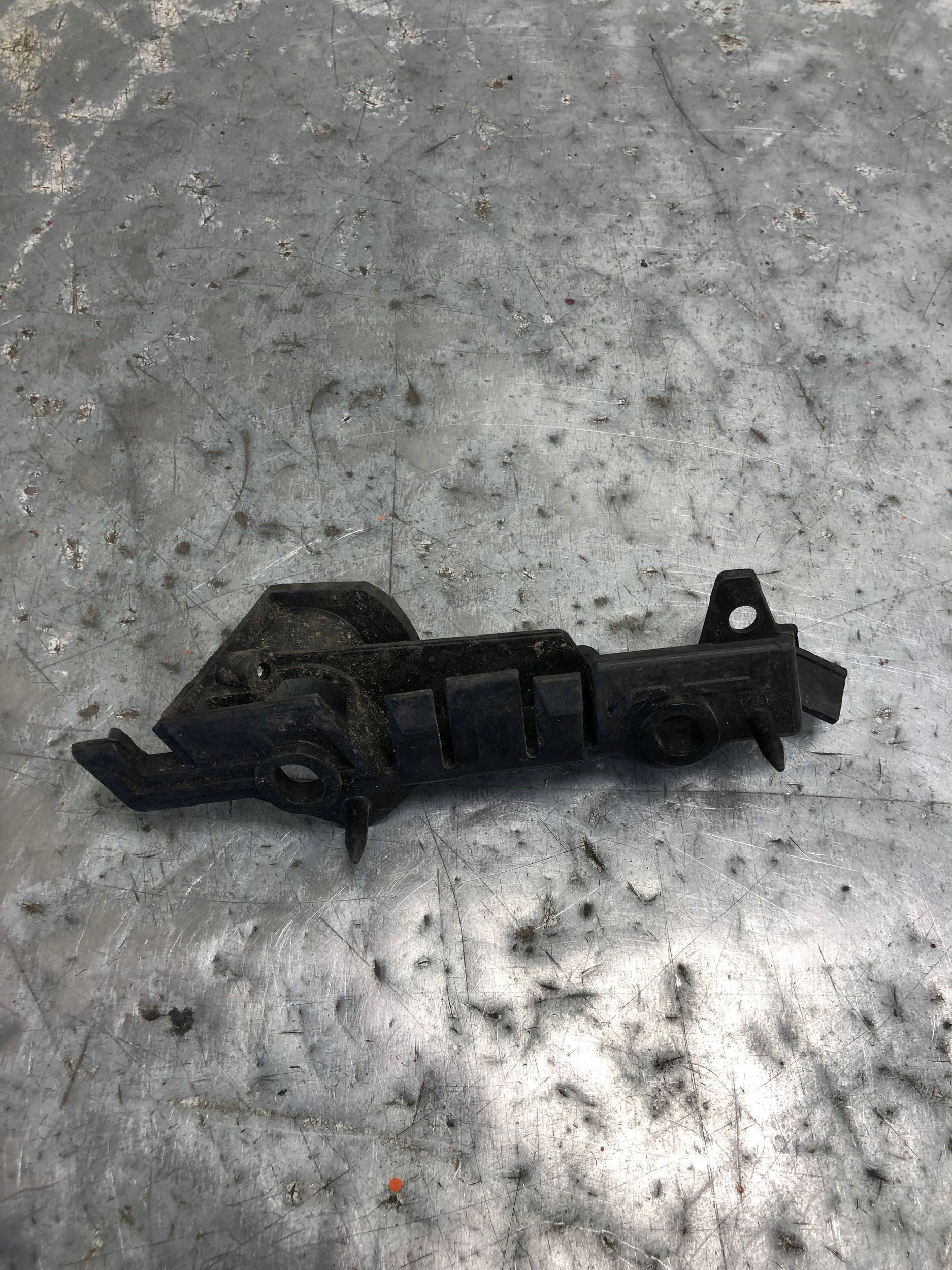 bumper bracket left front AUDI A4 B8 8K0807283