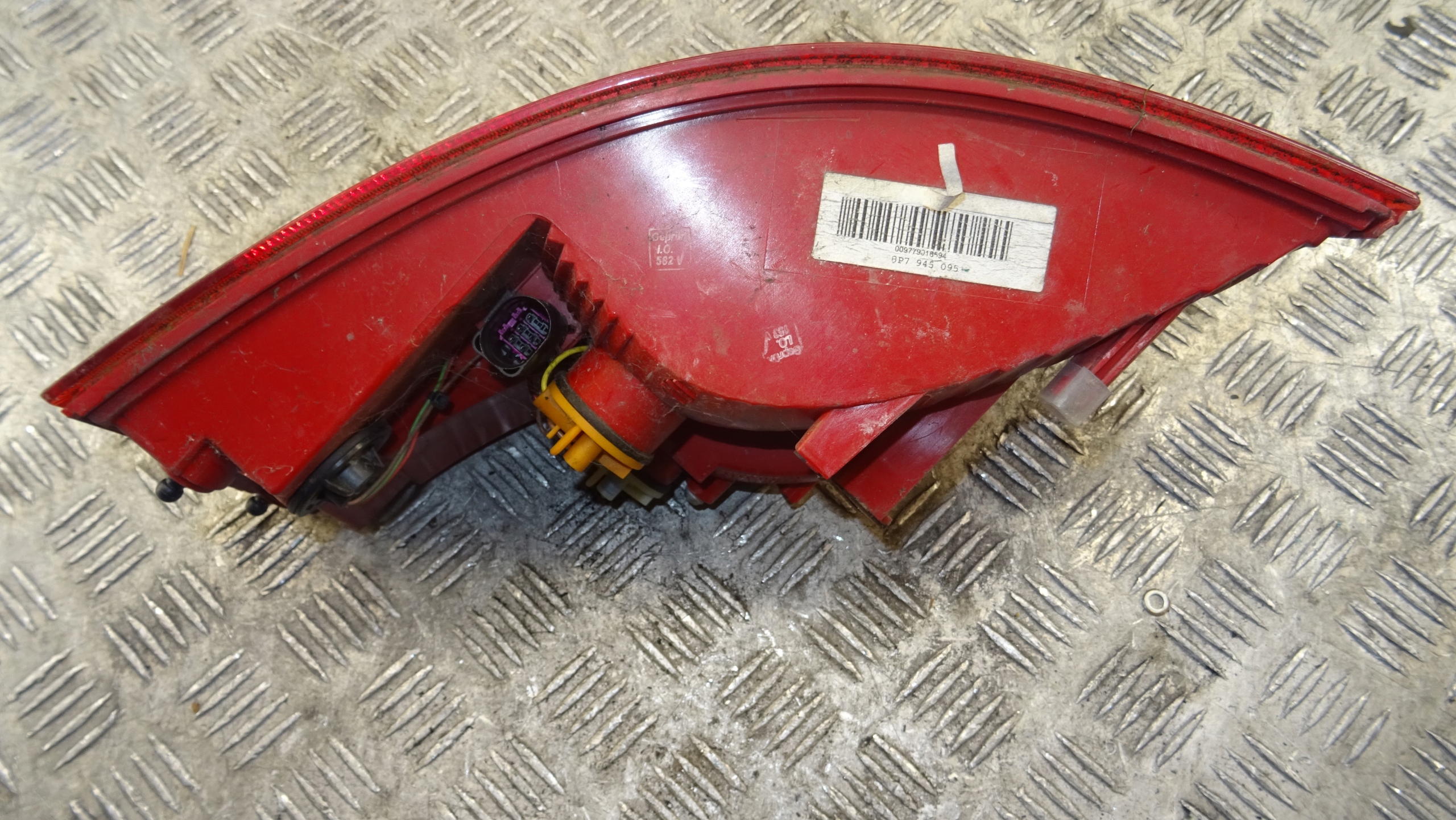 AUDI A3 8P CABRIO light rear part left 8P7945095