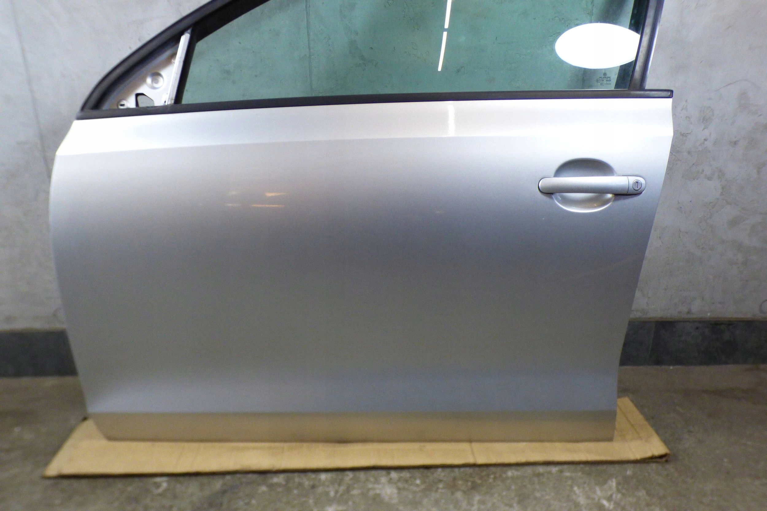 Volkswagen Jetta VI 5C door left front stBDB original LAKIER LA7W