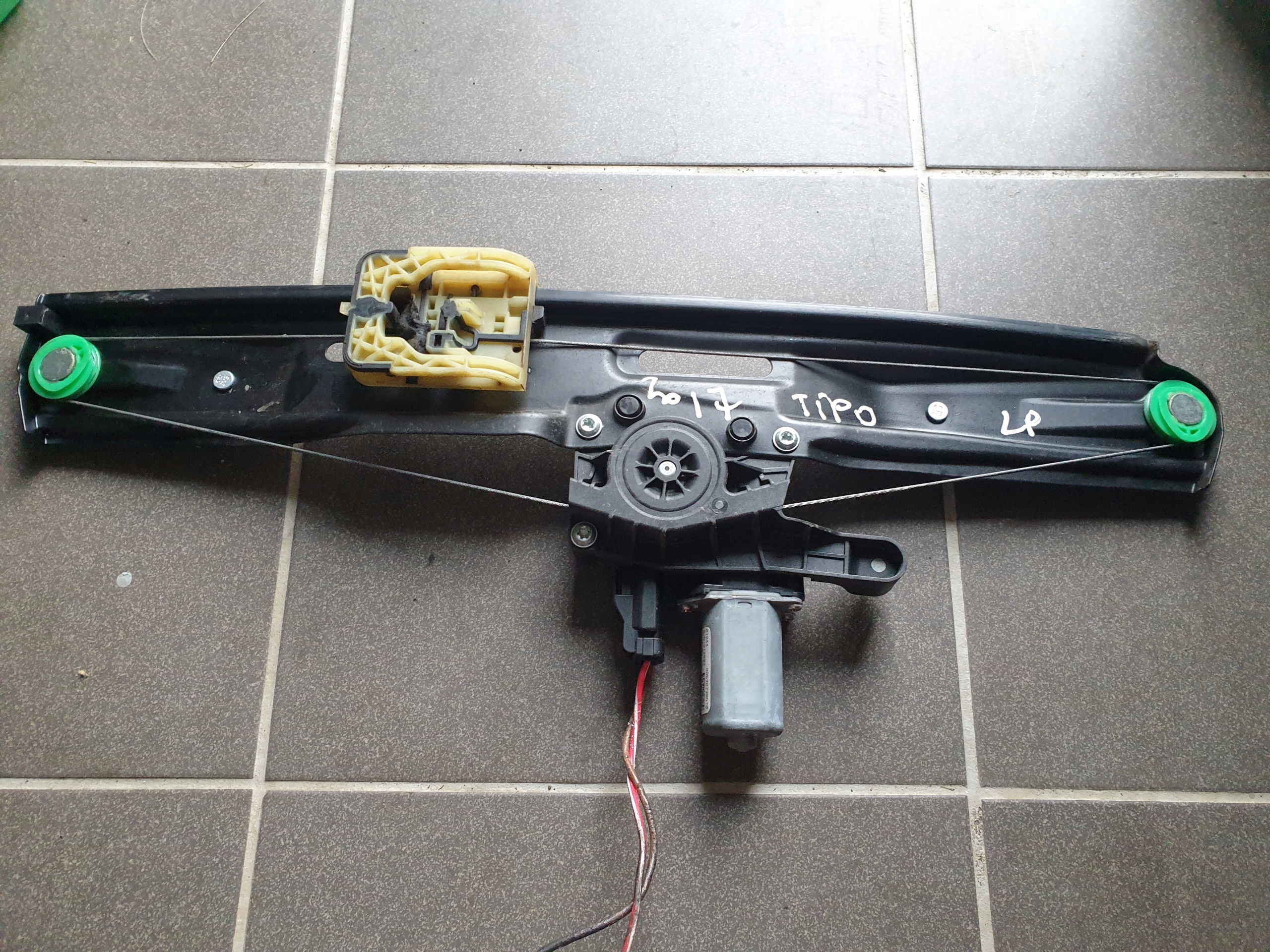 PODNOSNIK SZYBY LEWY PRZEDNI FIAT TIPO 2015- 00520728570