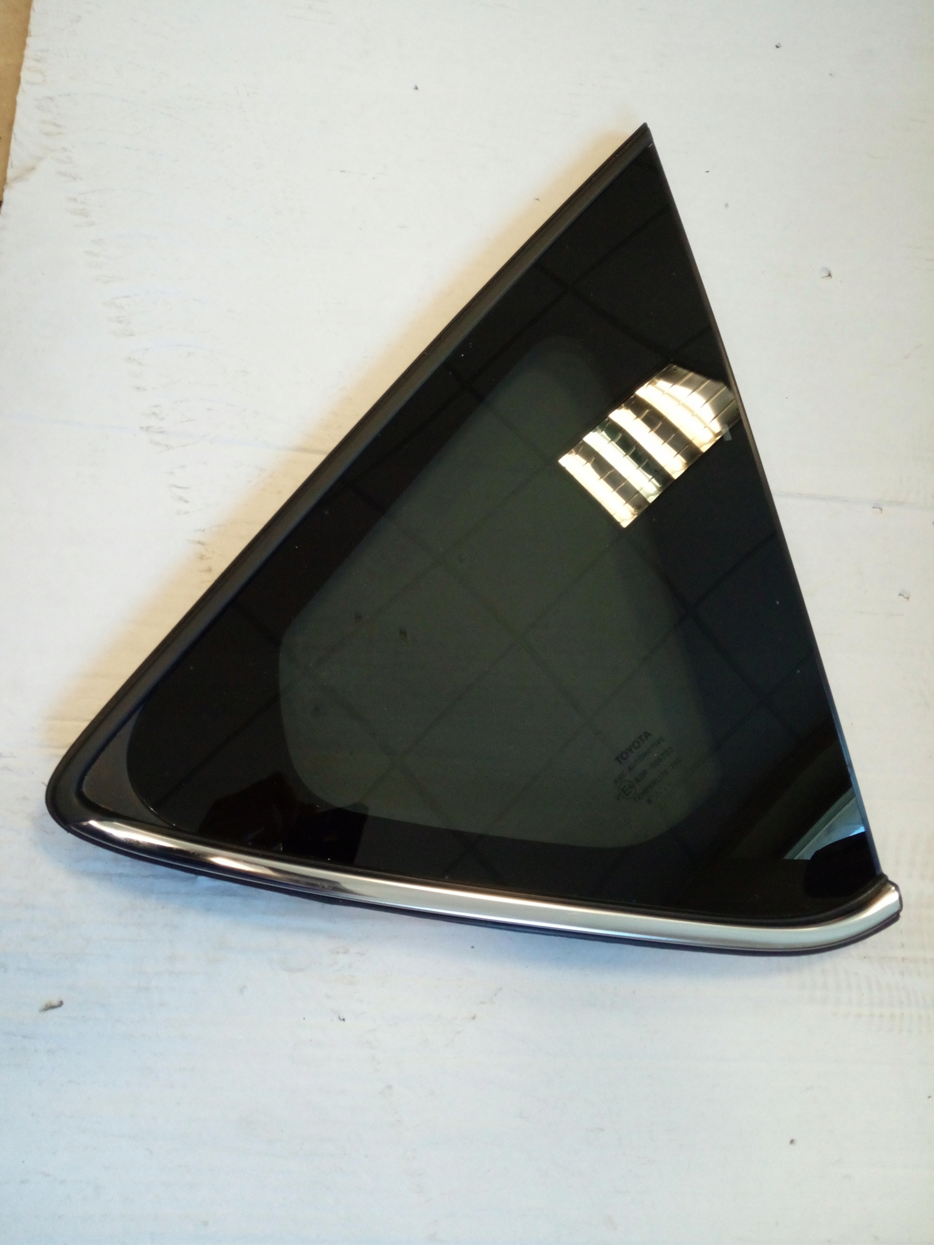 2018 - СКЛО ТРИКУТНИК TOYOTA AURIS II '2018 - > ОРИГ.*