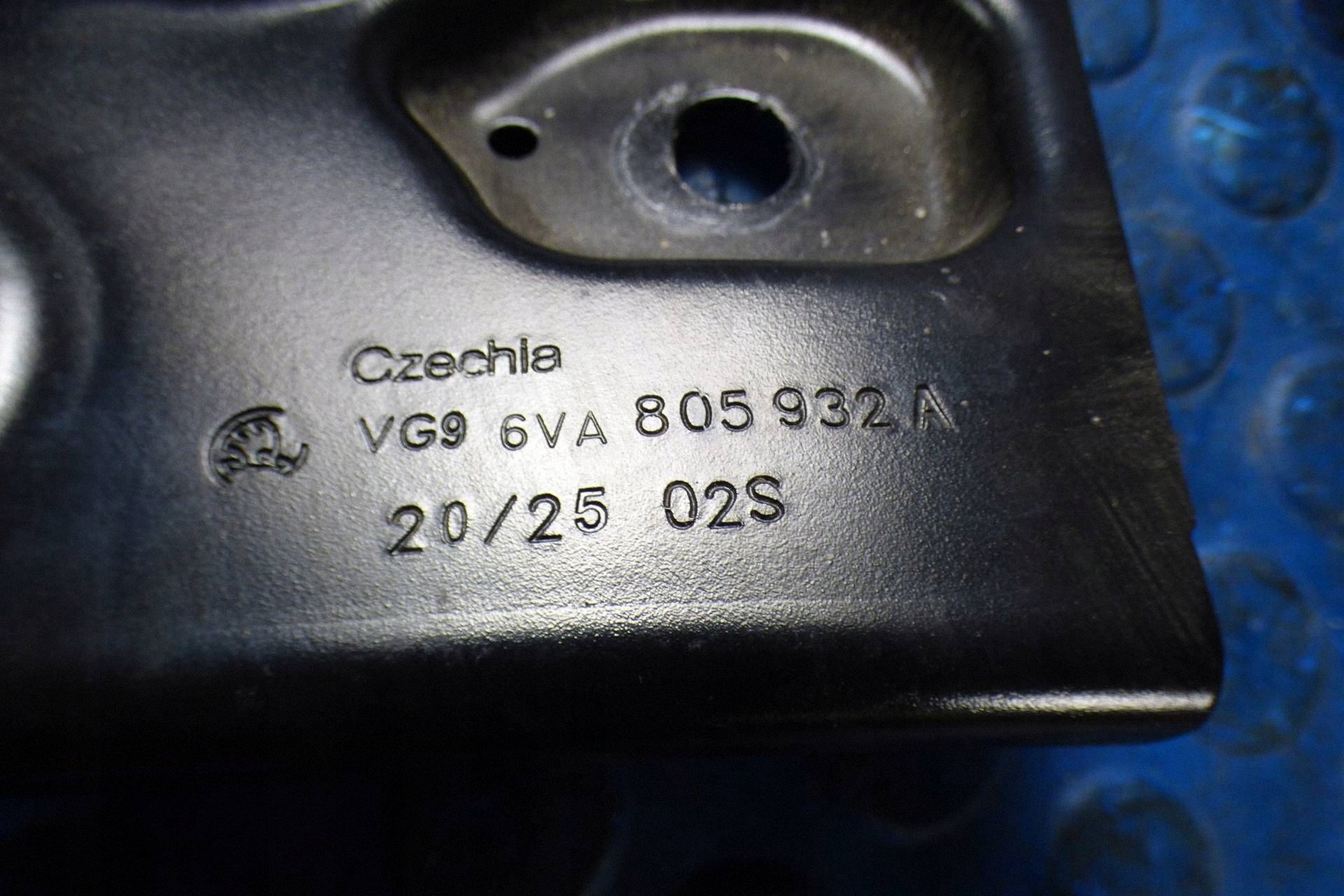 Skoda Fabia IV console lights right front 6VA805932A st.BDB original