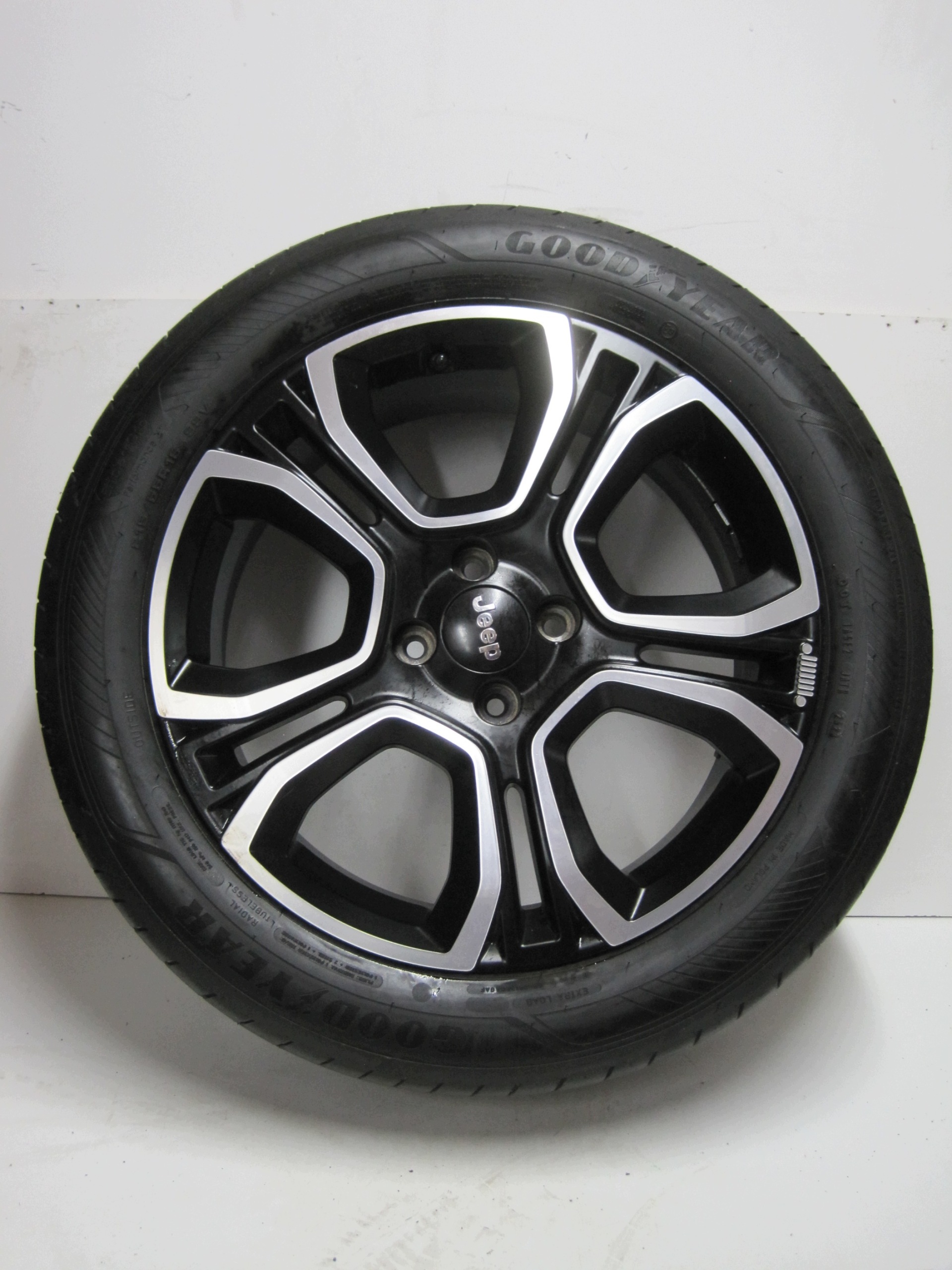 wheels discs tyres JEEP AVENGER R18 4MM