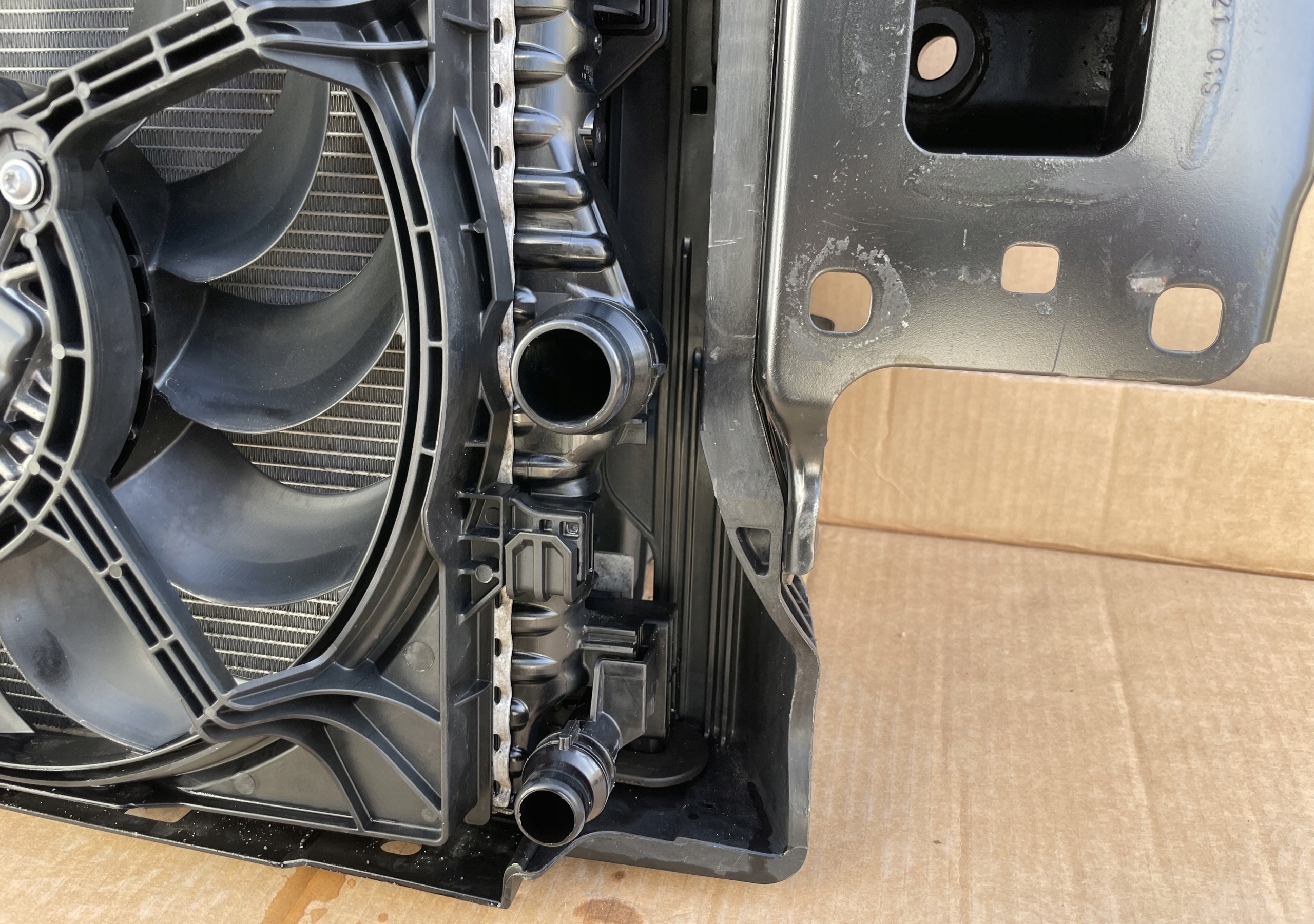 support panel for radiators radiator sider SKODA SUPERB III LIFT 2.0 TDI IDEAL