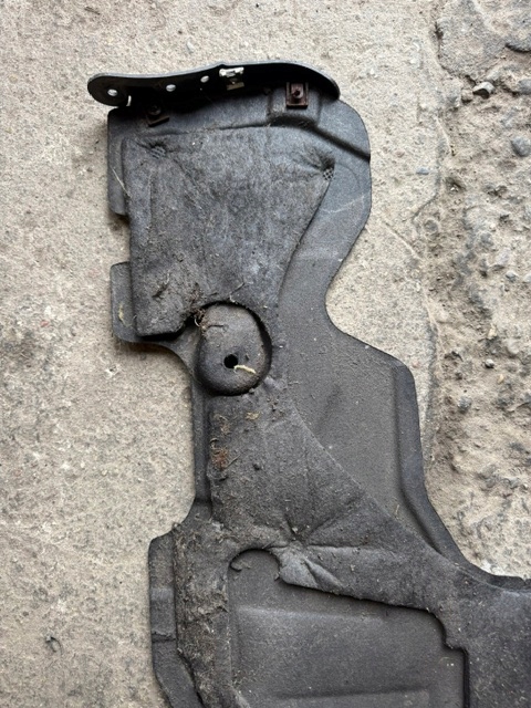 AUDI A8 D4 LONG cover chassis right rear part 4H4825214C