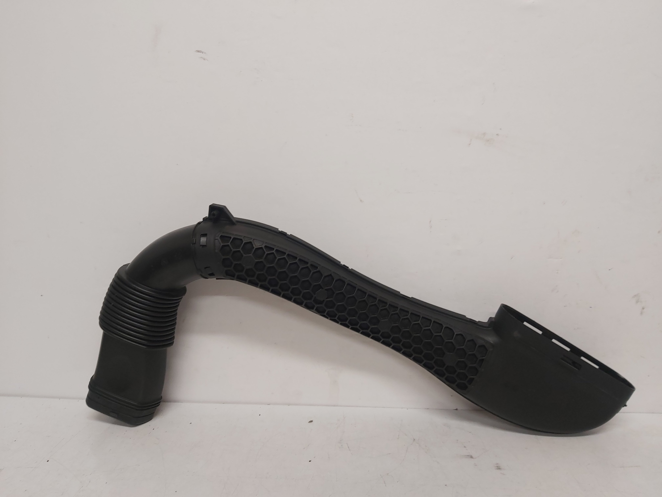 RURA DOLOT POWIETRZA MERCEDES W205 A2740901800