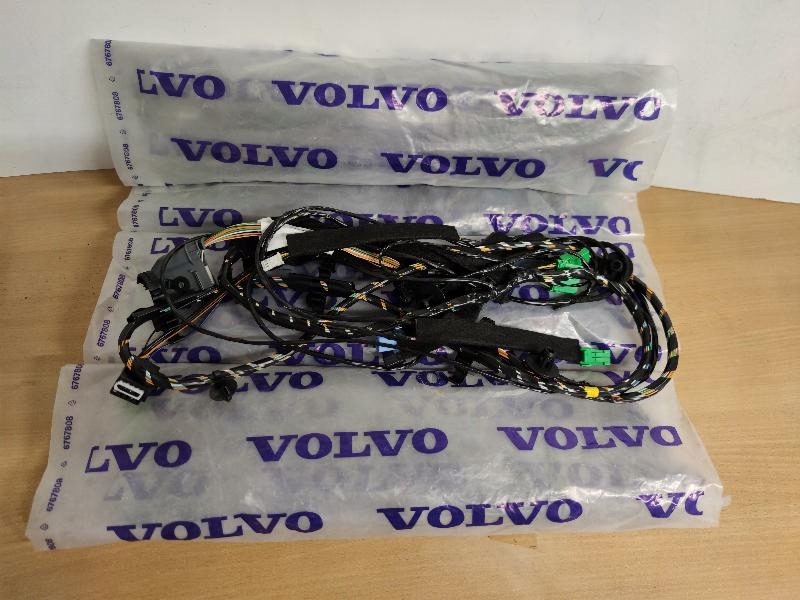 трубки газа volvo S60 V50 31272212