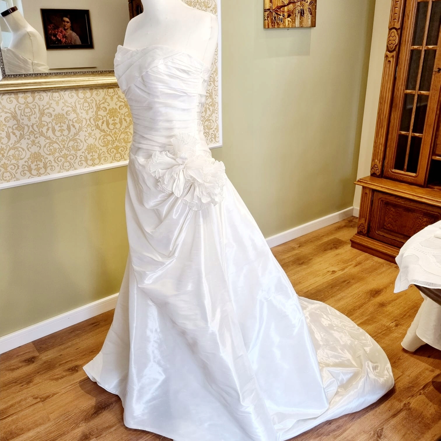 Španělské taftové šaty