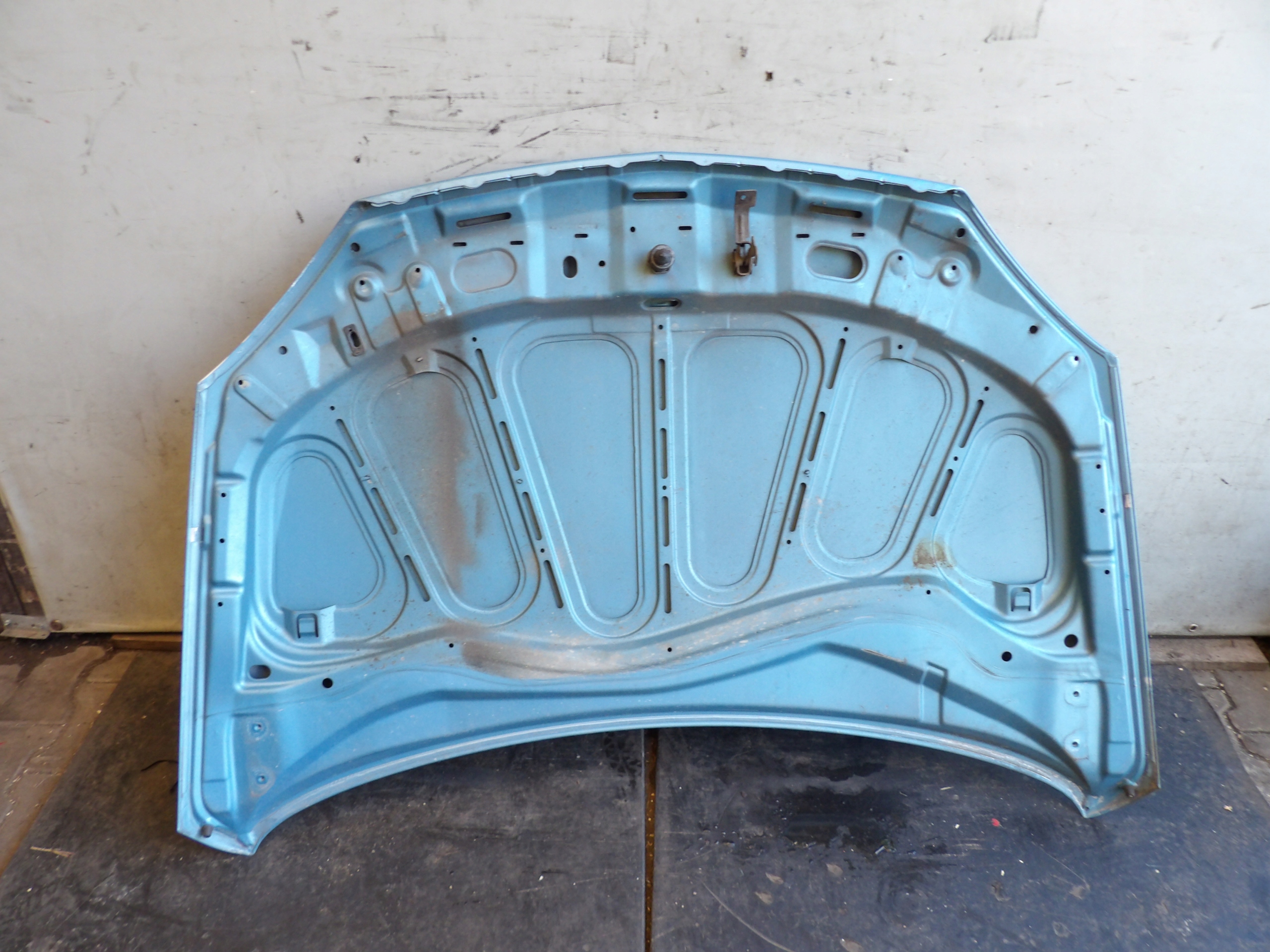 Opel Corsa C capot lak. 80U