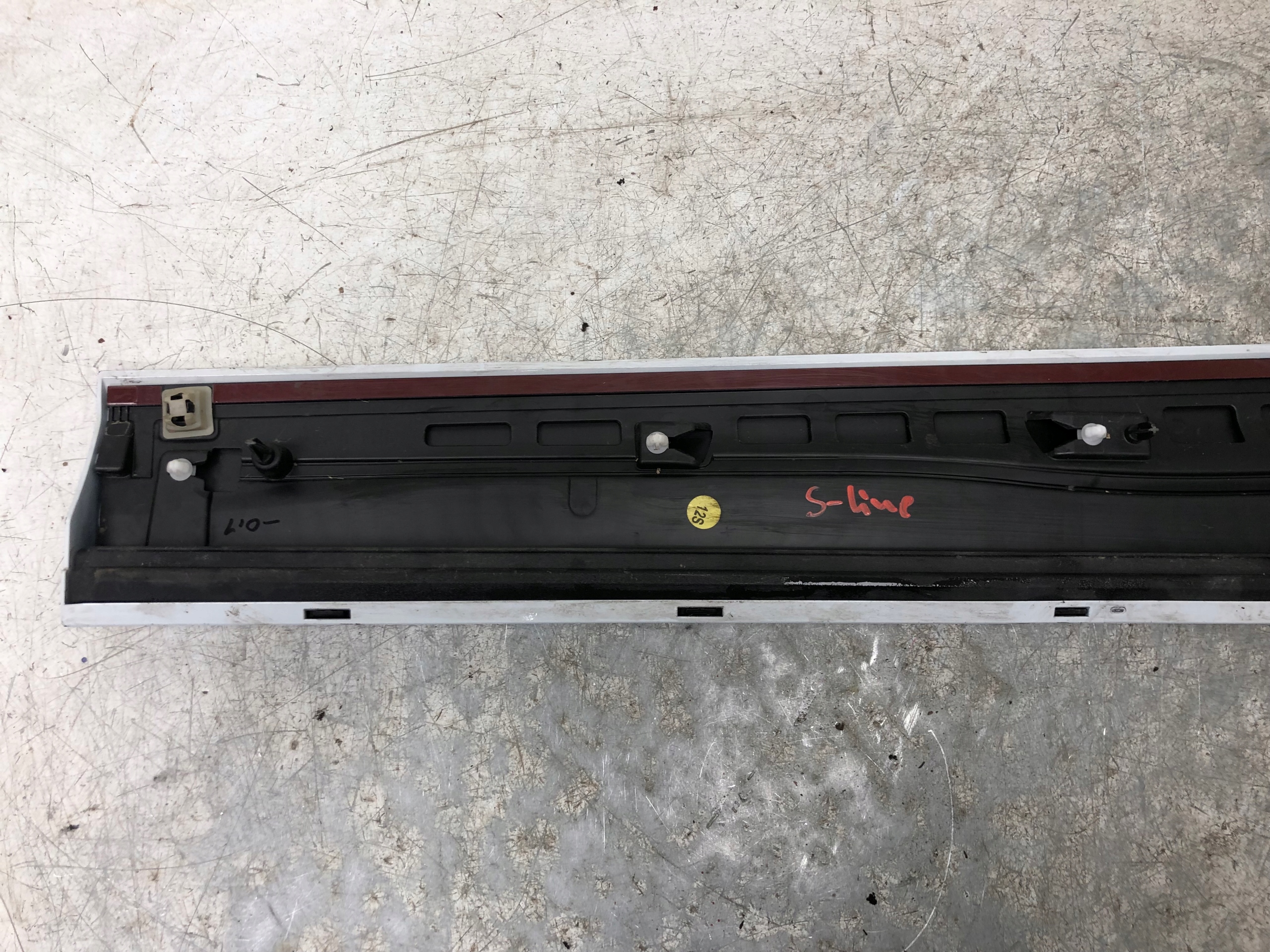 moulding door right front AUDI Q2 S-LINE 81A853960A
