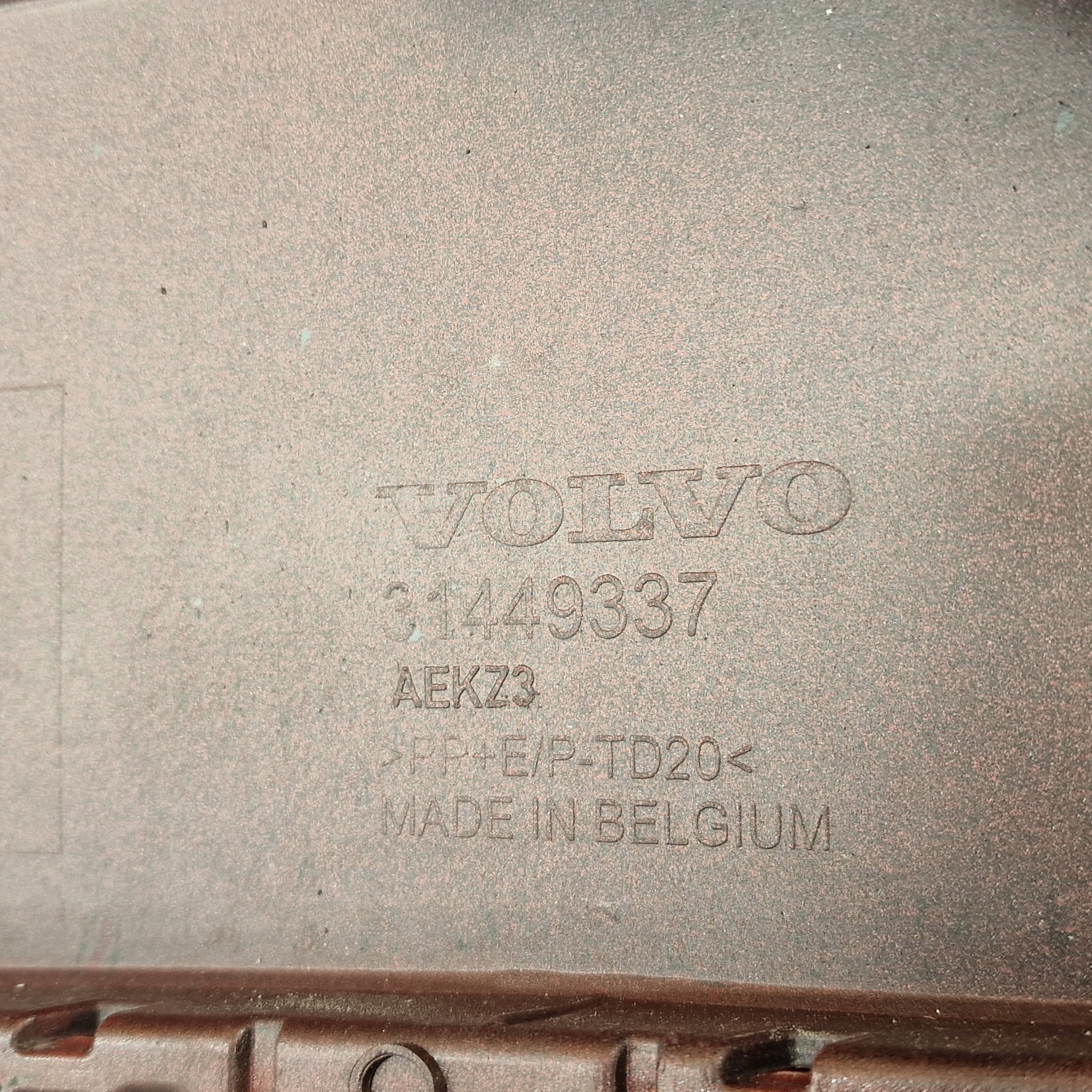 right corner bumper rear part VOLVO XC40 EX40 colour 725