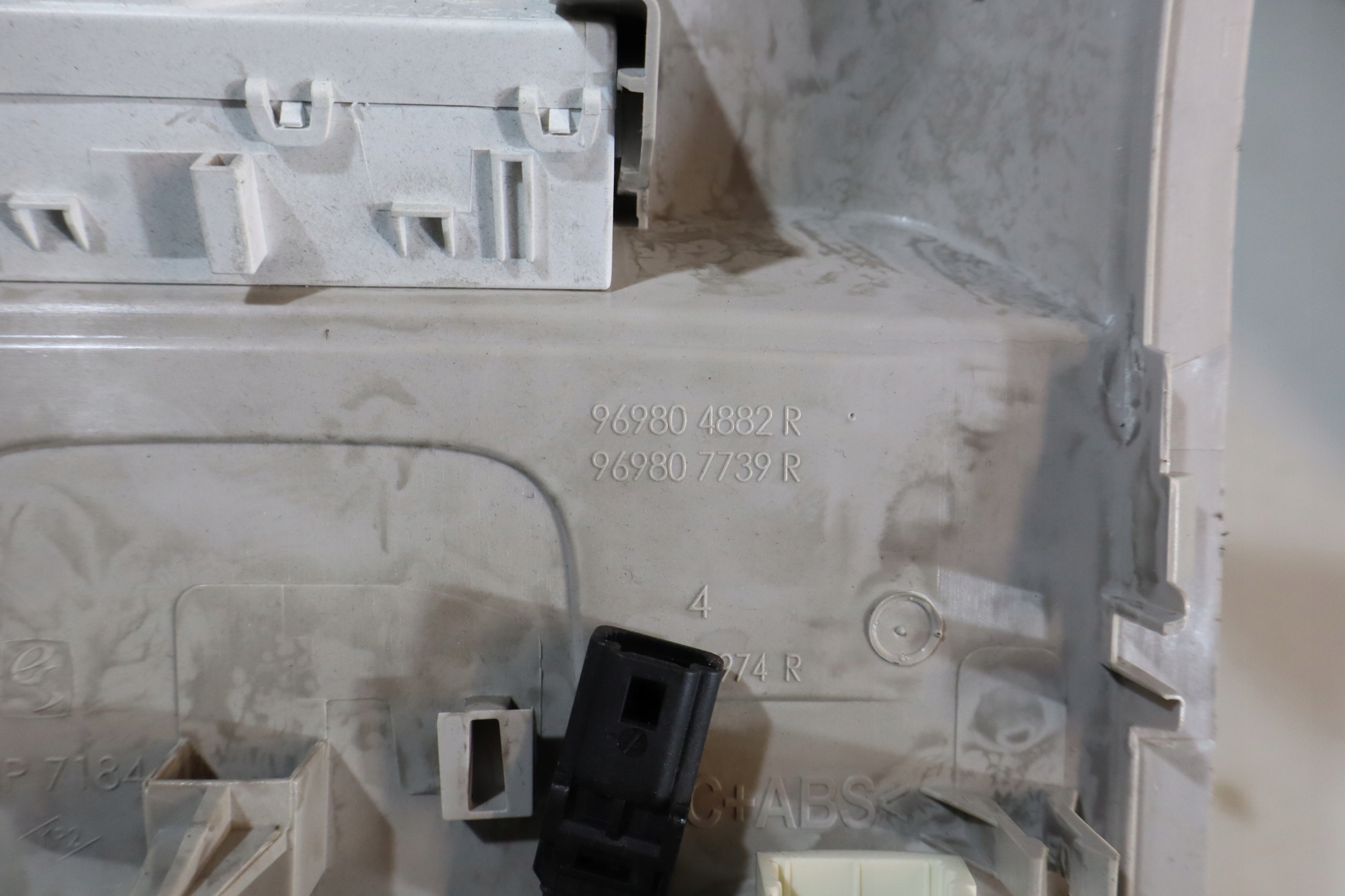 Освещение Кузова перед renault MEGANE IV