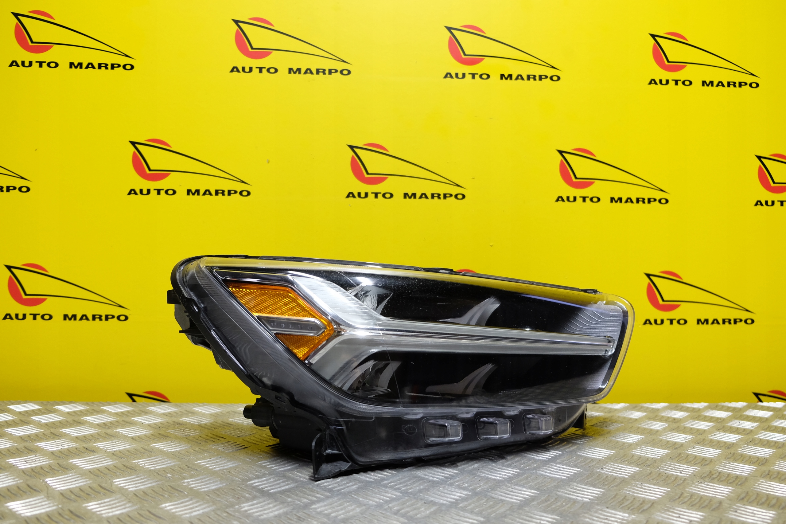 VOLVO XC40 2018- REFLEKTOR LAMPA FULL LED R (31655998) USA Producent części Volvo OE