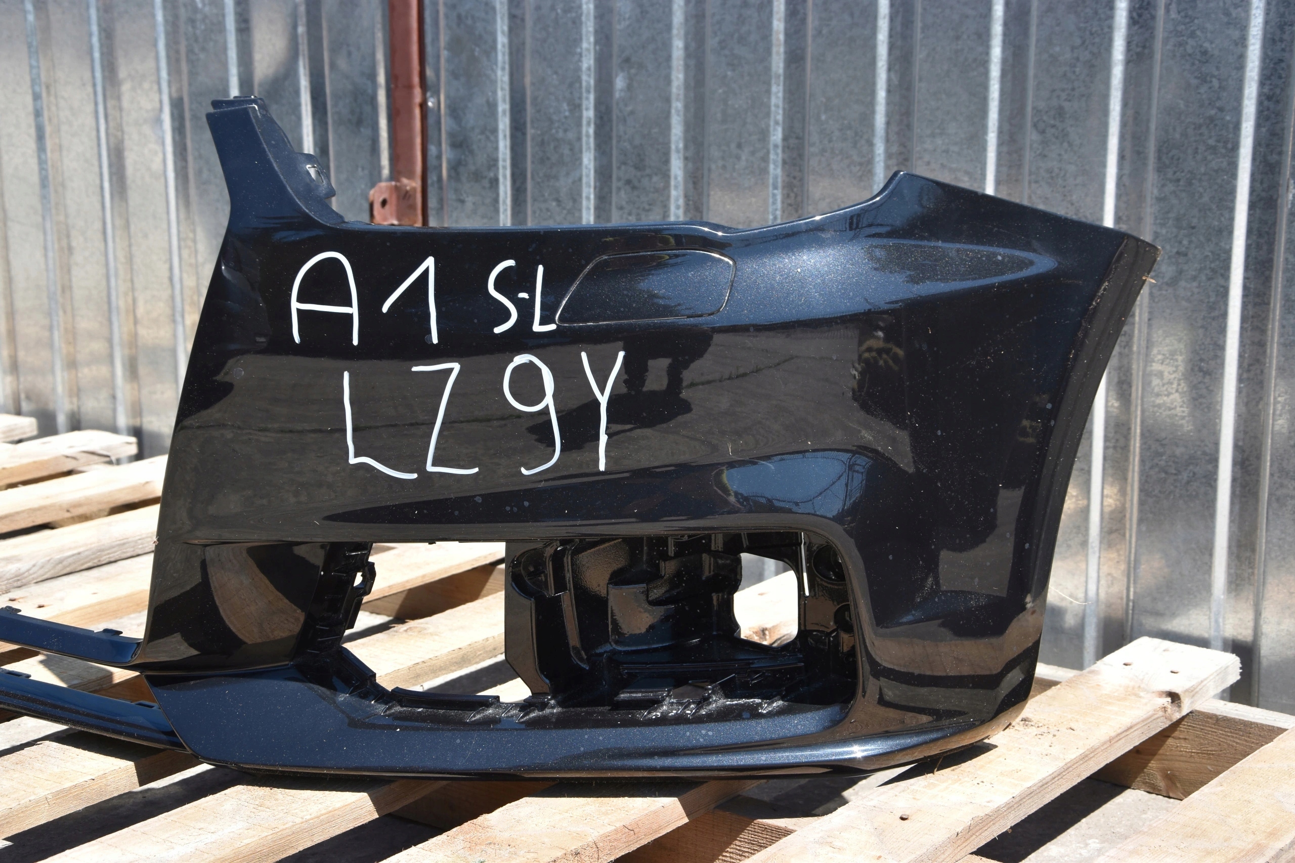 bumper front front AUDI A1 LIFT LZ9Y