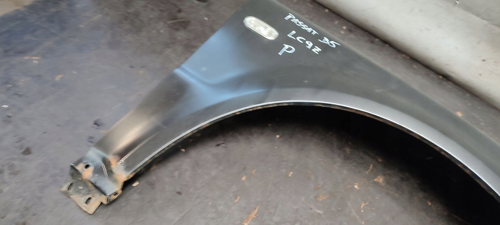 fender right front front VW Passat B5 LC9Z