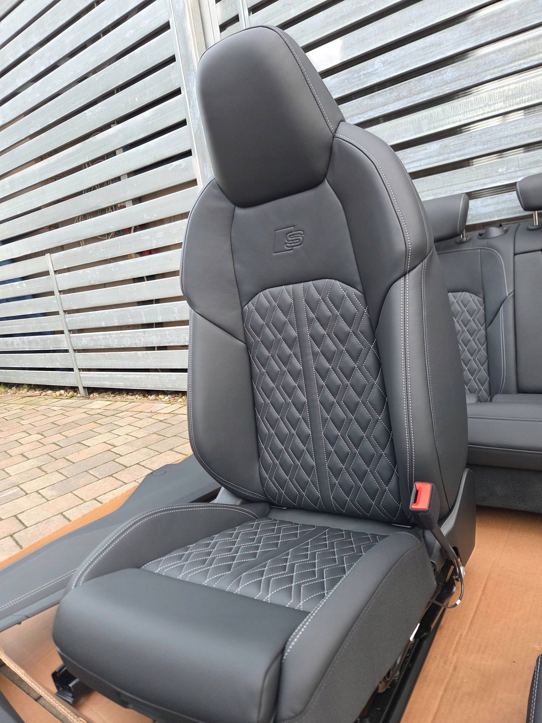 Audi Q8 E-TRON SPORTBACK s 4KE бочки подлокотник кожа