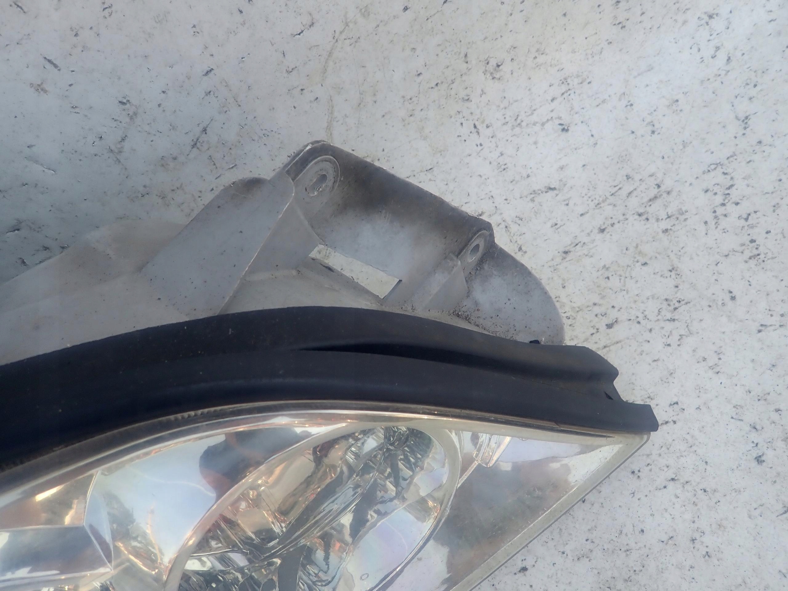 KIA CARNIVAL and LIFT 02- light right front front