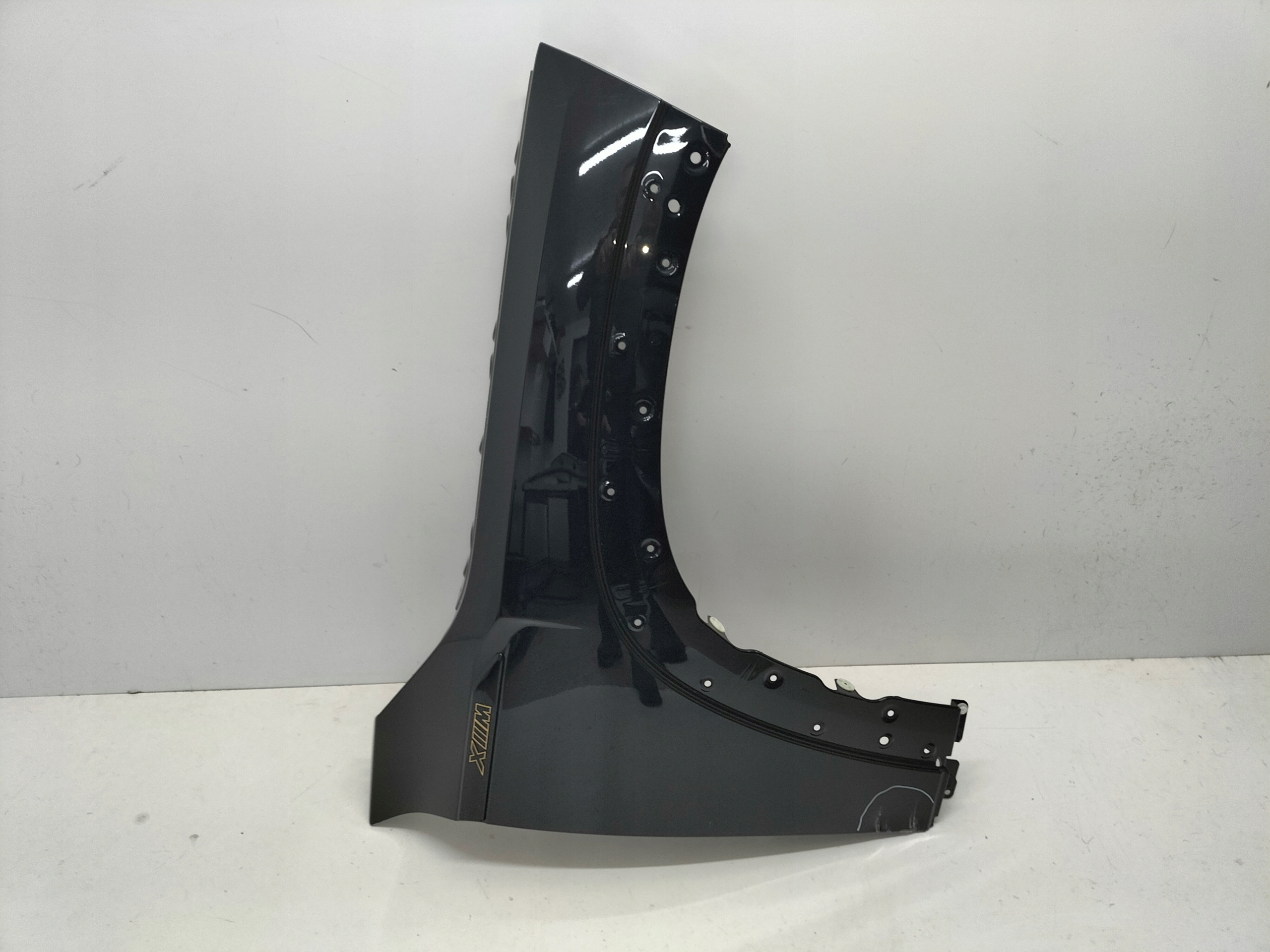 fender front front right BMW XM G09 22