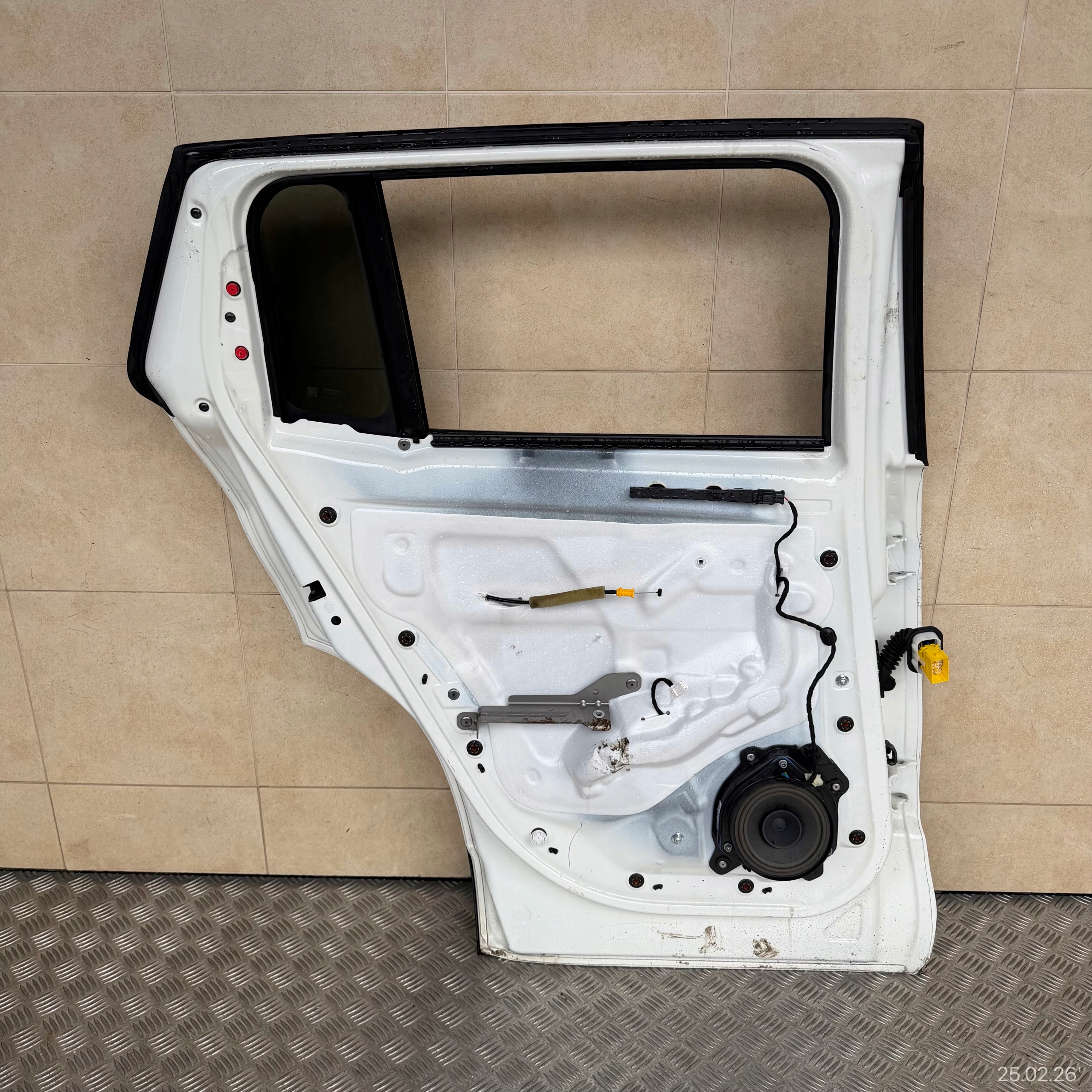 door complete rear. left JEEP AVENGER 2023 ROK