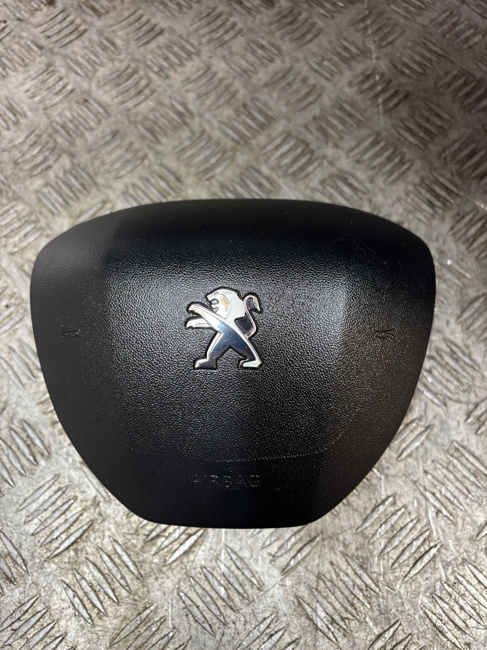 dashboard console airbag adjusters PEUGEOT 208 and 12