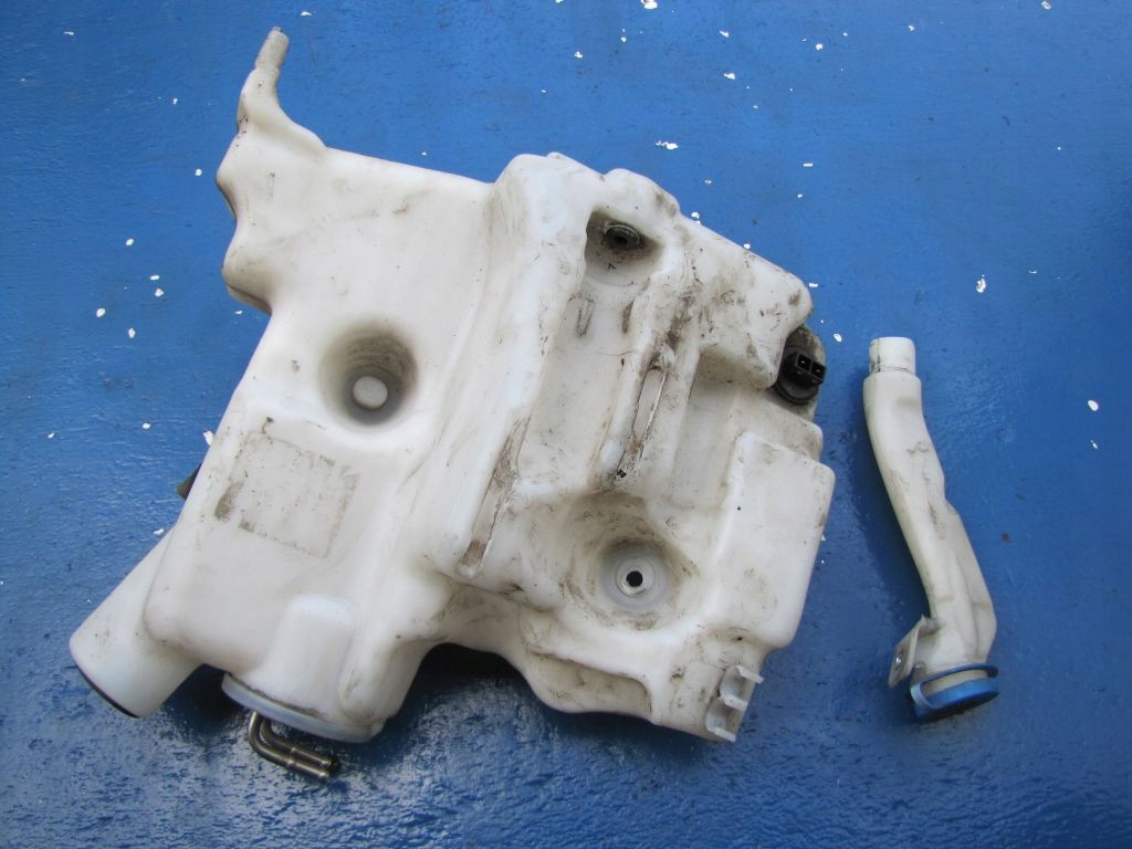 MERCEDES ML 164 - washer fluid tank