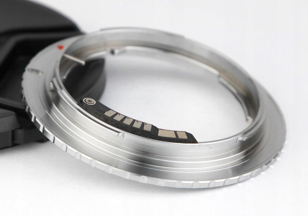 # Adapter CANON EF (aparat) na OLYMPUS OM (obiektyw) z potw. ostrości AF #