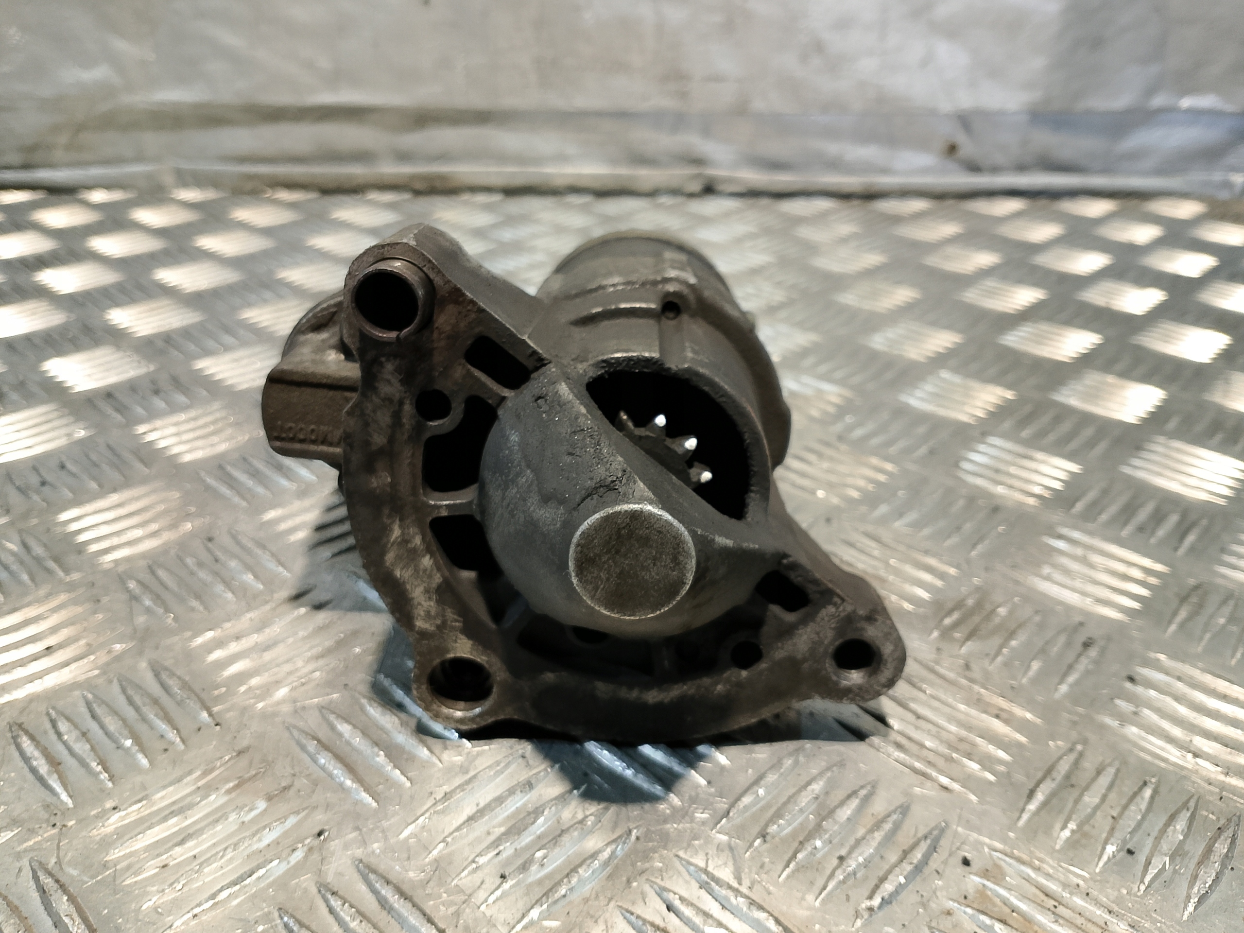 startér MOTORU MITSUBISHI OE M000T82081