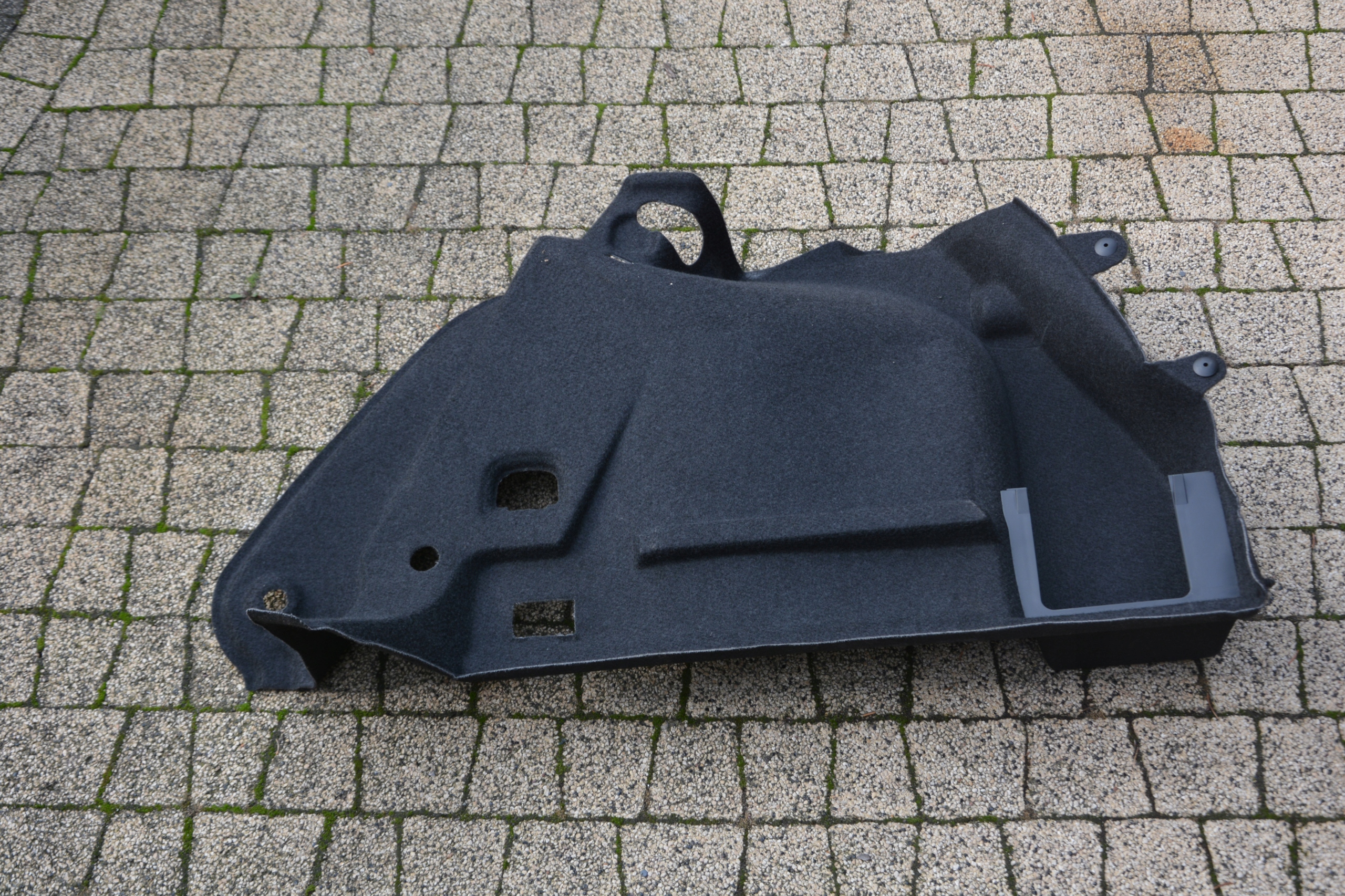 BOCZEK BAGAŻNIKA PRAWY VW GOLF 7 HB 5G6867428F