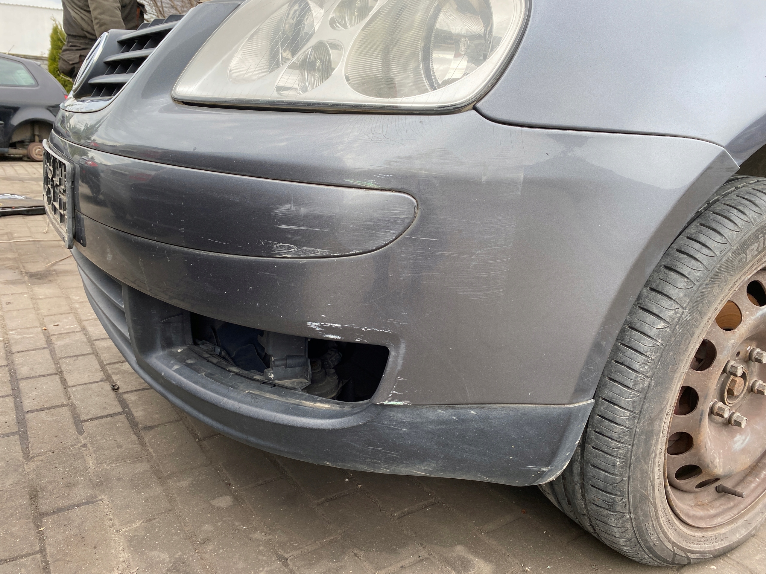 VW Touran 1 l 03-05 front bumper front kod lakieru LD7X