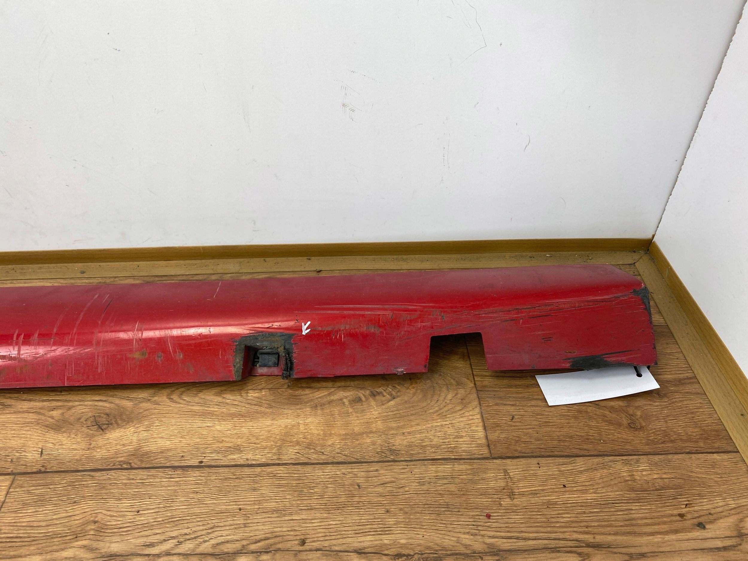 cap threshold right Dodge Charger 2015+