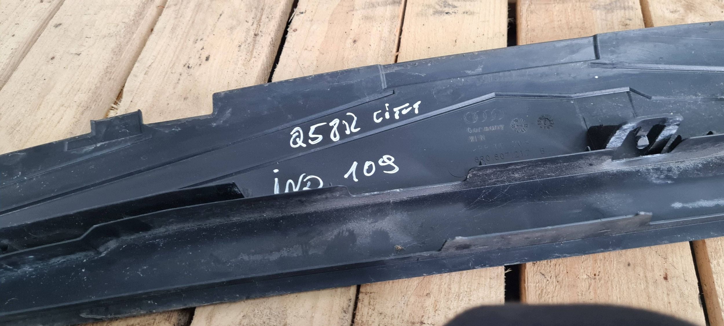 Q5 8R LIFT cover cap supports front 8R0807217B