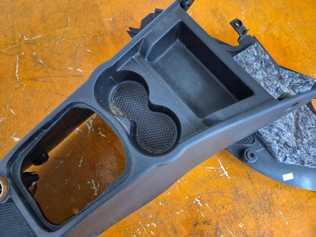 FIAT LINEA 06-12 тунель середина