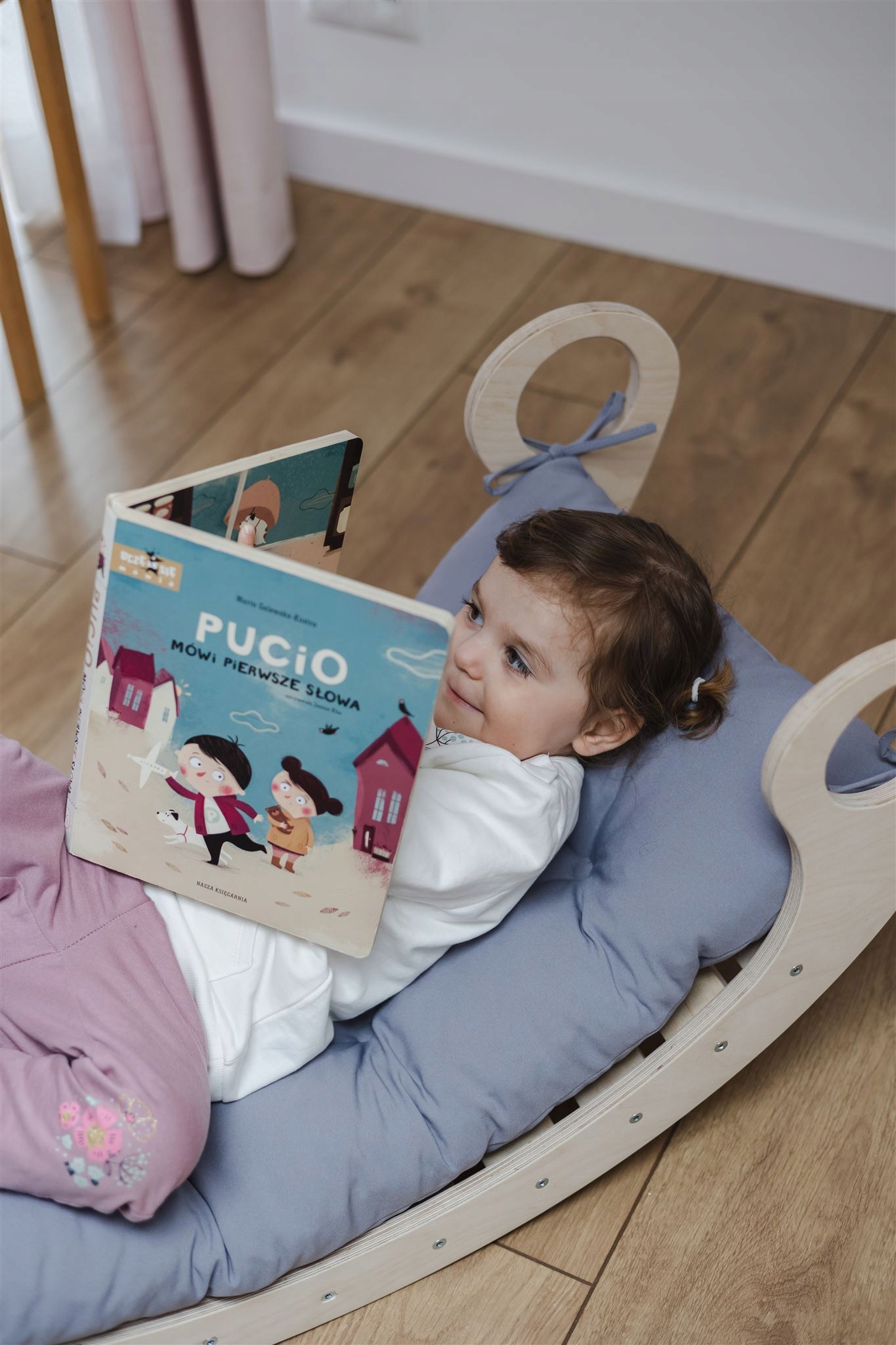 Poduszka na bujak Montessori camelowa L Marka bez marki