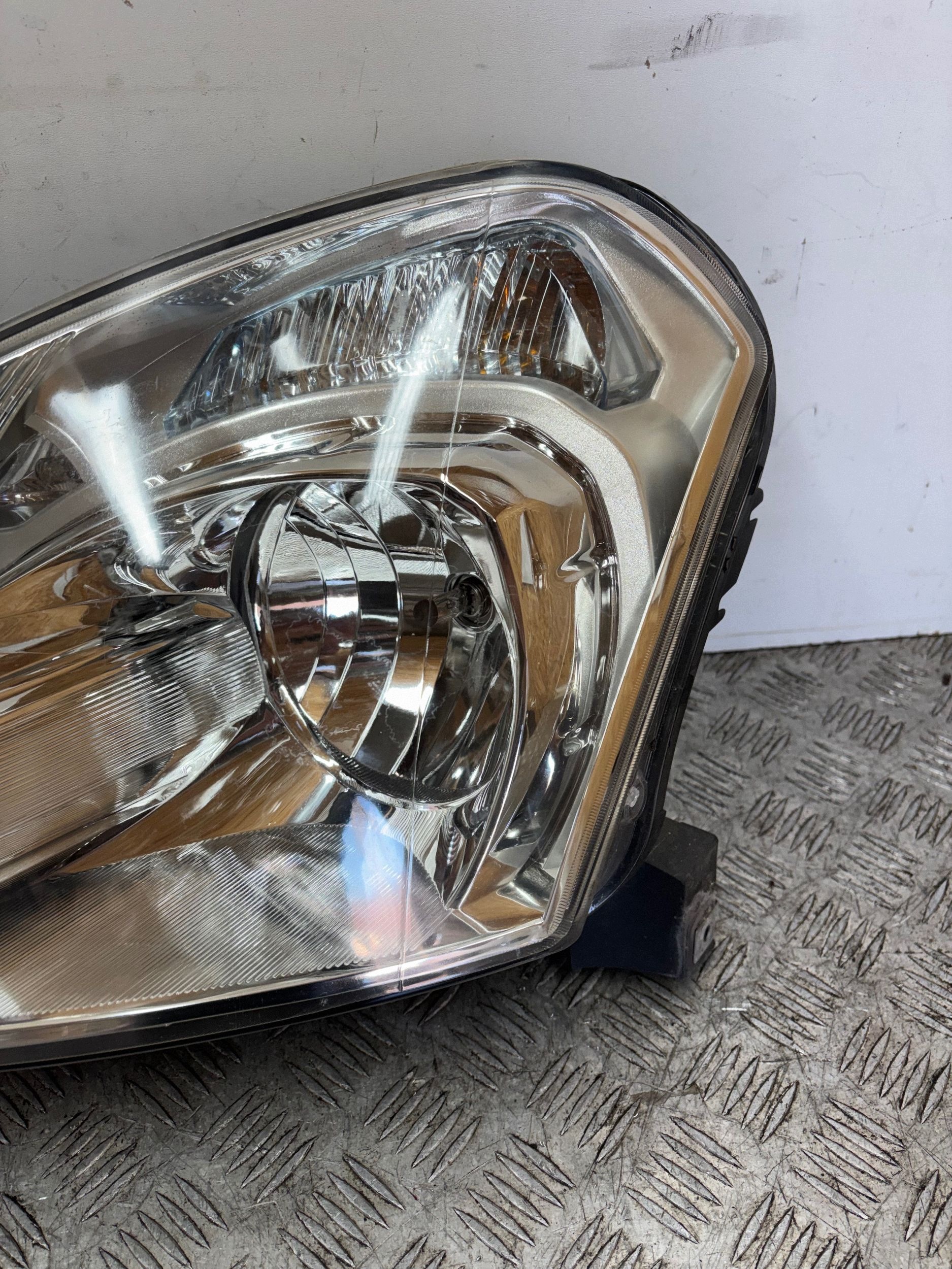 REFLEKTOR light left NISSAN QASHQAI J10 06-09