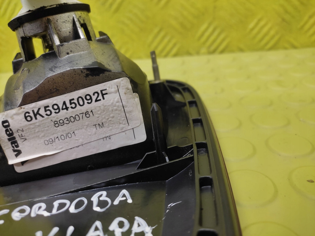 SEAT CORDOBA light right rear part to the bonnet boot