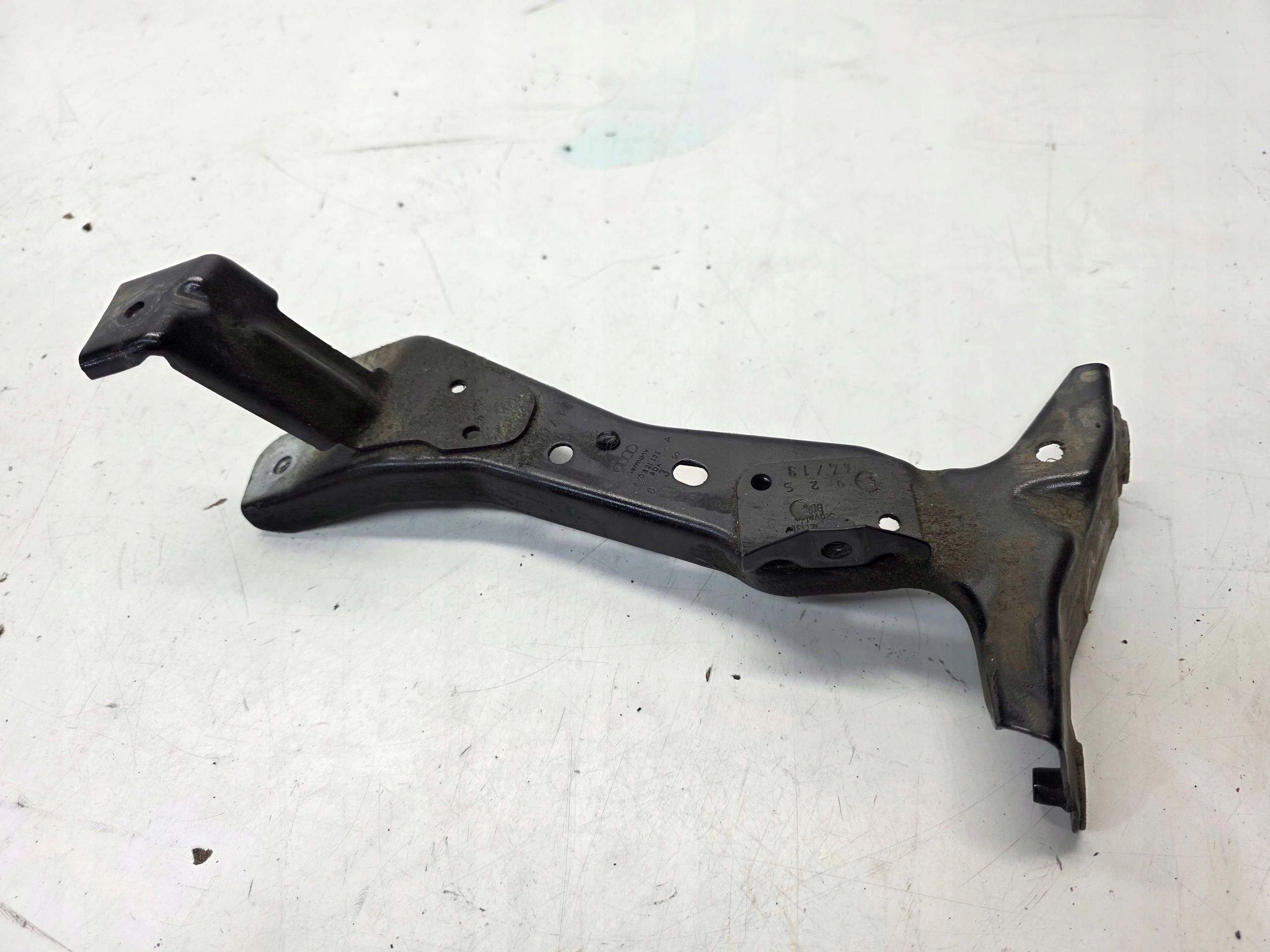 Console Support plaque Aile Gauche Avant AUDI A3 8V 8V0821135A
