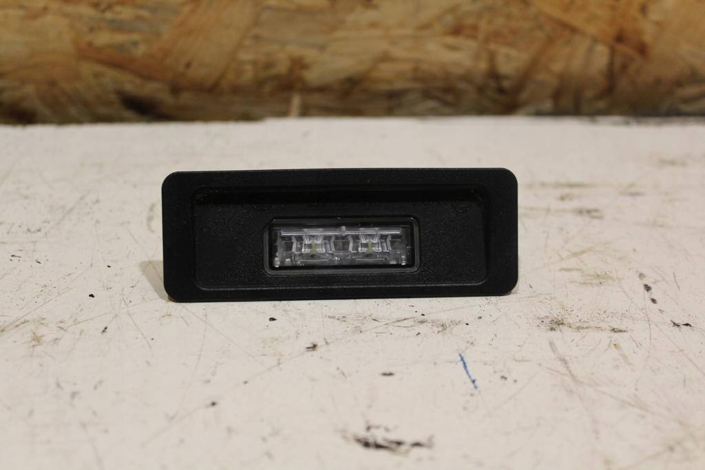 31352526 - Лампа номерного знака VOLVO V40 2014r 3135