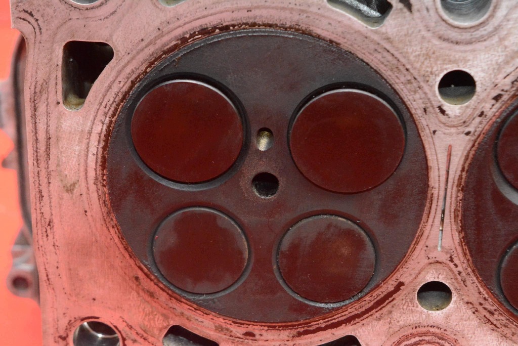 TESTATA Motore TOYOTA AURIS 1 e 2.0 D-4D 126 KM 06-09
